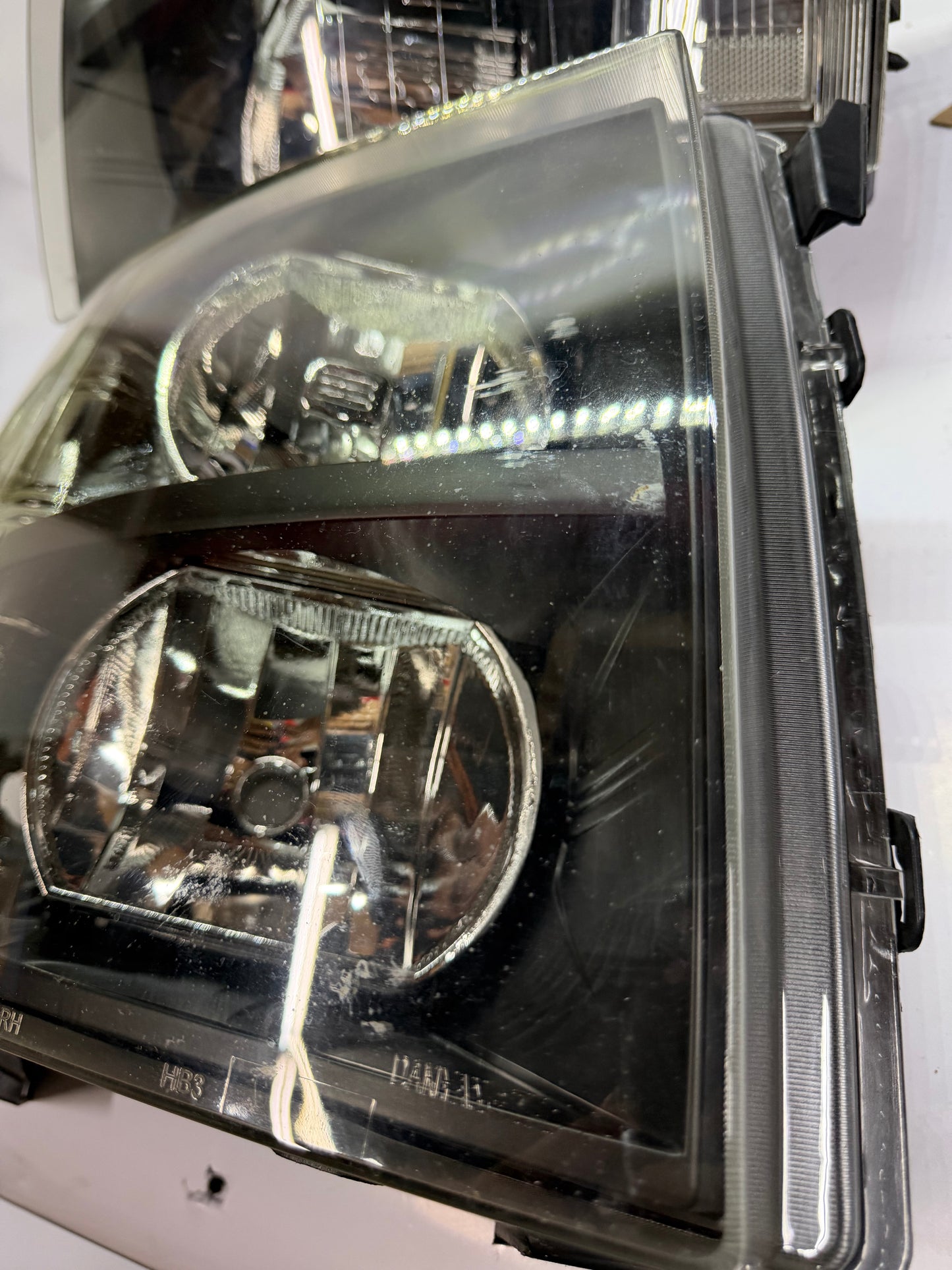AS IS 07-13 CHEVY SILVERADO BLACK CLEAR HEADLIGHTS