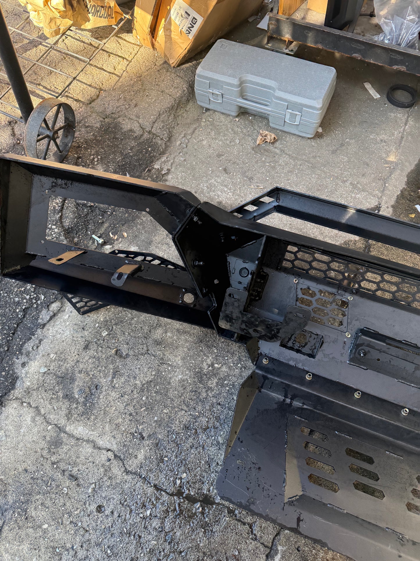 #99 19-26 Chevrolet Silverado gmc Sierra black as is Front off road bumper outdoors