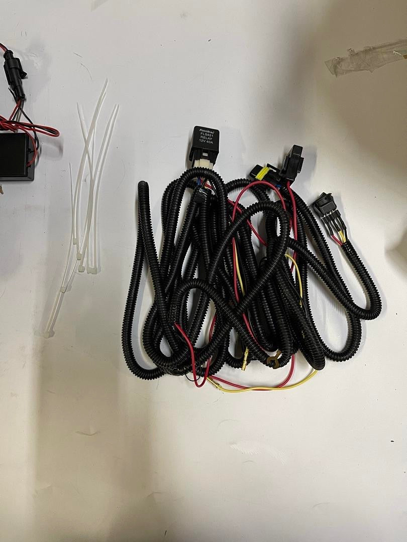 Pair of Bumper Driving Fog Lights w/White LED DRL Black Housing Does not fit turbo model parachoque delantero luz antiniebla negro 12-16 Hyundai Veloster FL-HV12-LED-BK