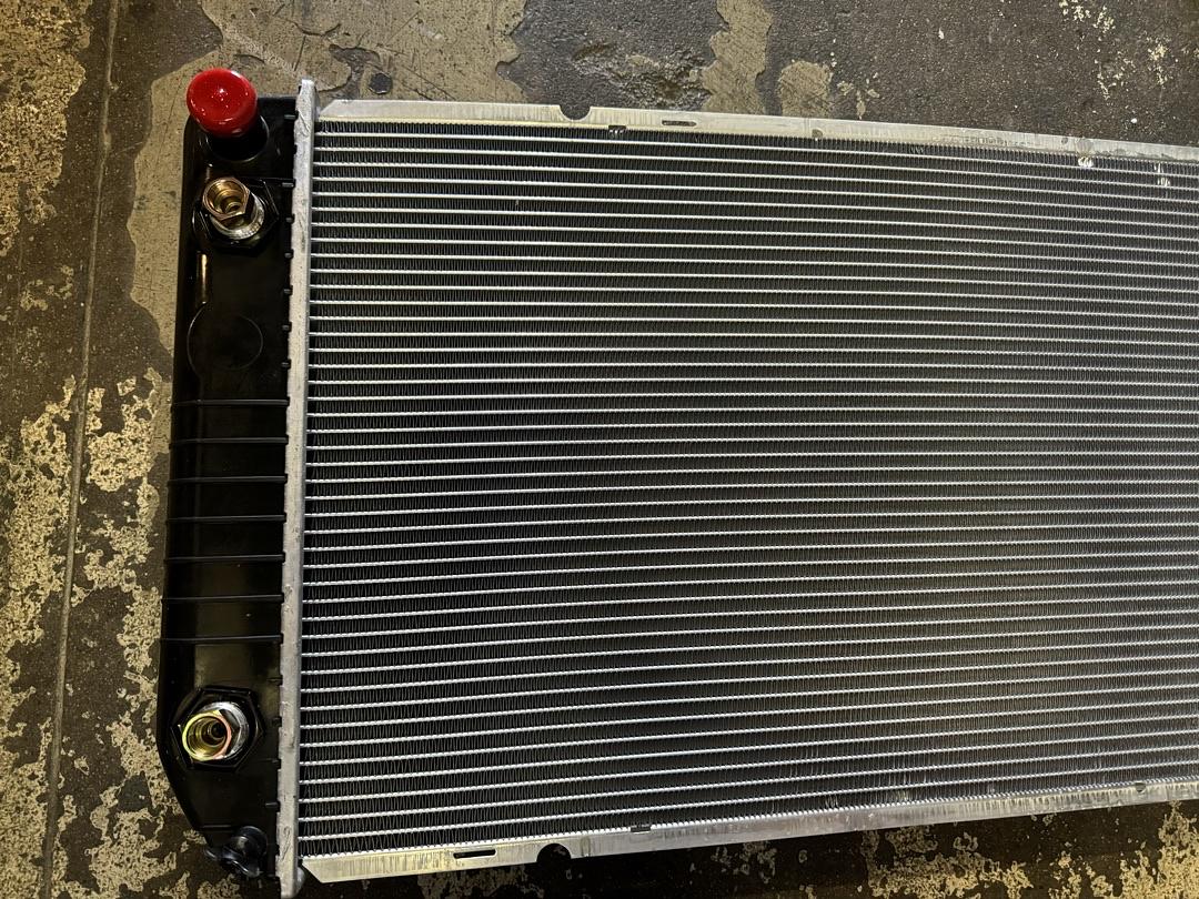 1-ROW OE STYLE BOLT-ON ALUMINUM CORE RADIATOR COMPATIBLE WITH 94-99 C/K1500 2500 3500  OEM-RA-1693