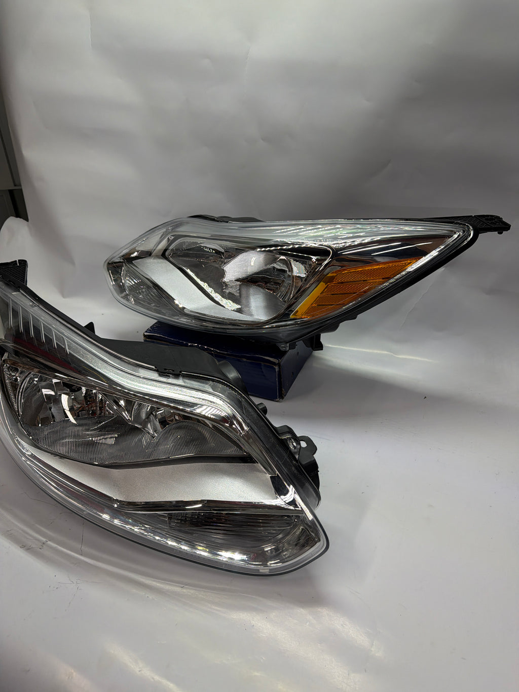 12-14 FORD FOCUS chrome amber pair of headlights