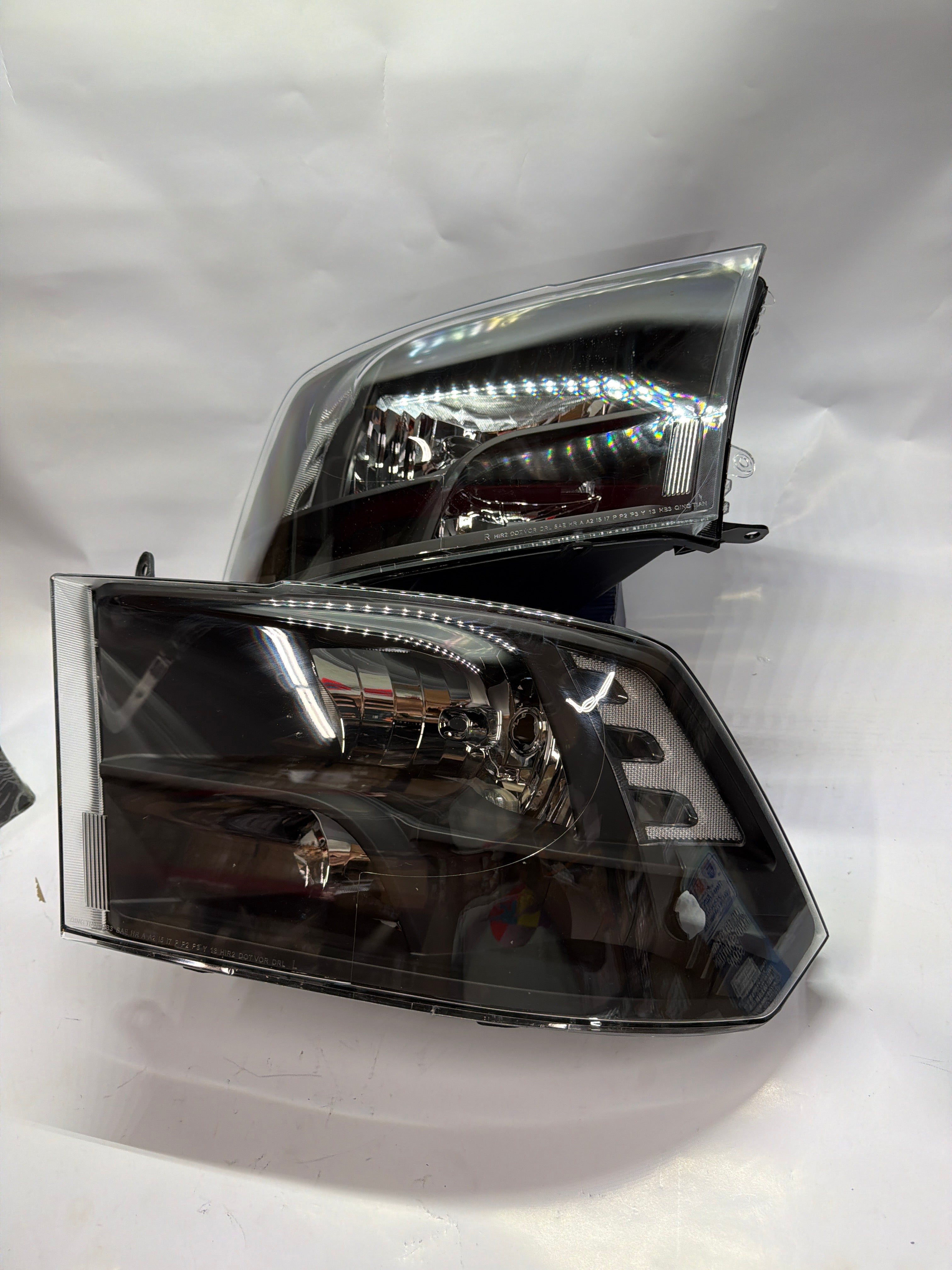 09-17 DODGE RAM 1500 10-17 RAM 2500 3500 BLACK HOUSING AND CLEAR HEADLIGHTS