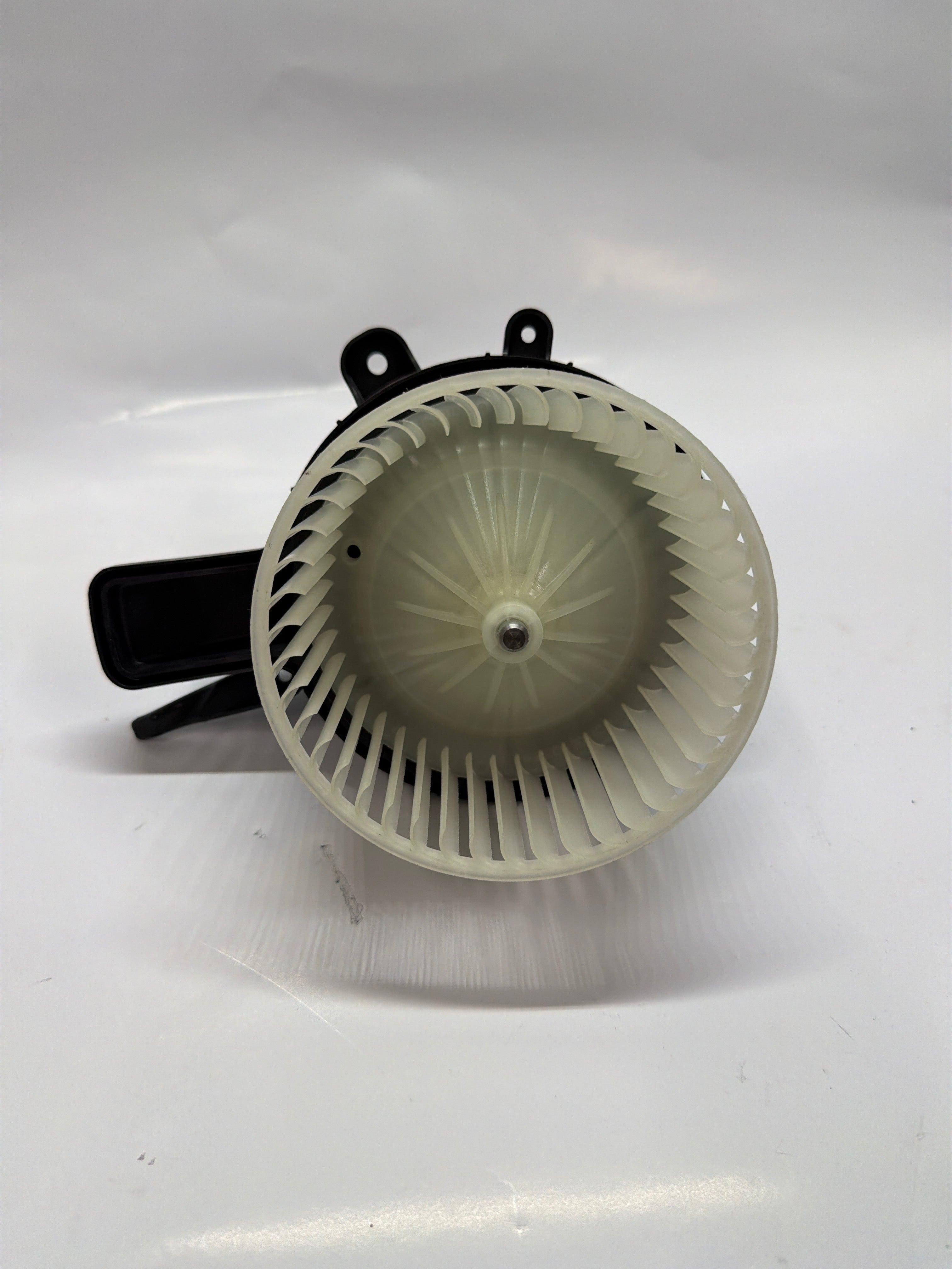 84156077 15-81781 GM Motor Assembly Auxiliary Blower Yukon Tahoe Acadia