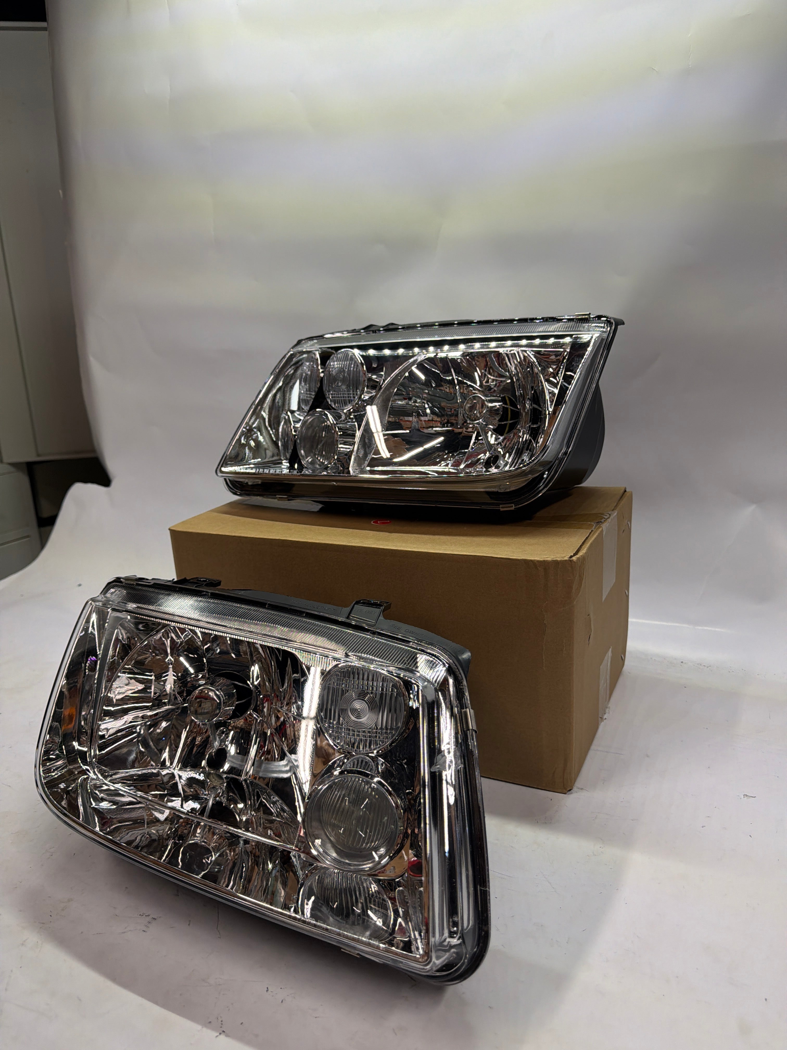 99-05 VOLKSWAGEN JETTA CHROME PAIR HEADLIGHTS