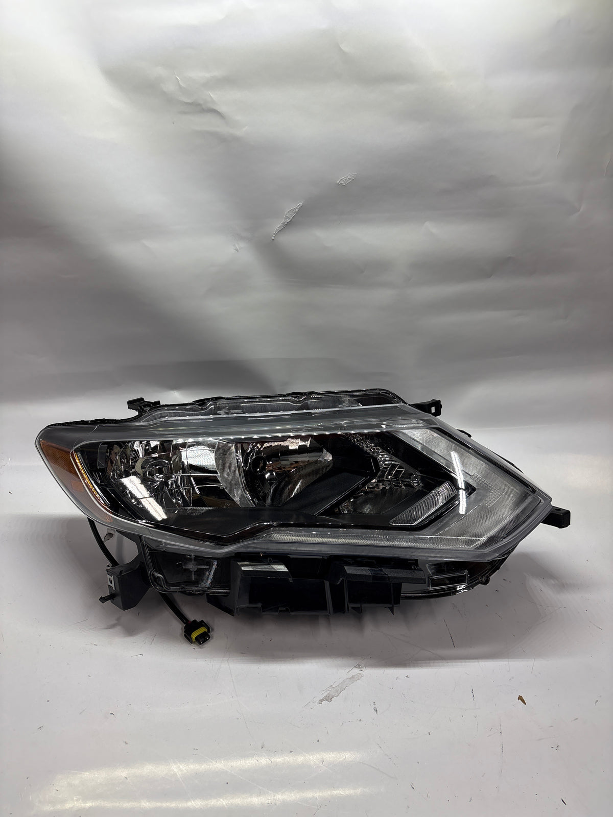 OEM-HL-0130-R Right Side Halogen/LED Headlight Compatible with 2017-2020 Rogue, Black Housing Amber Reflector