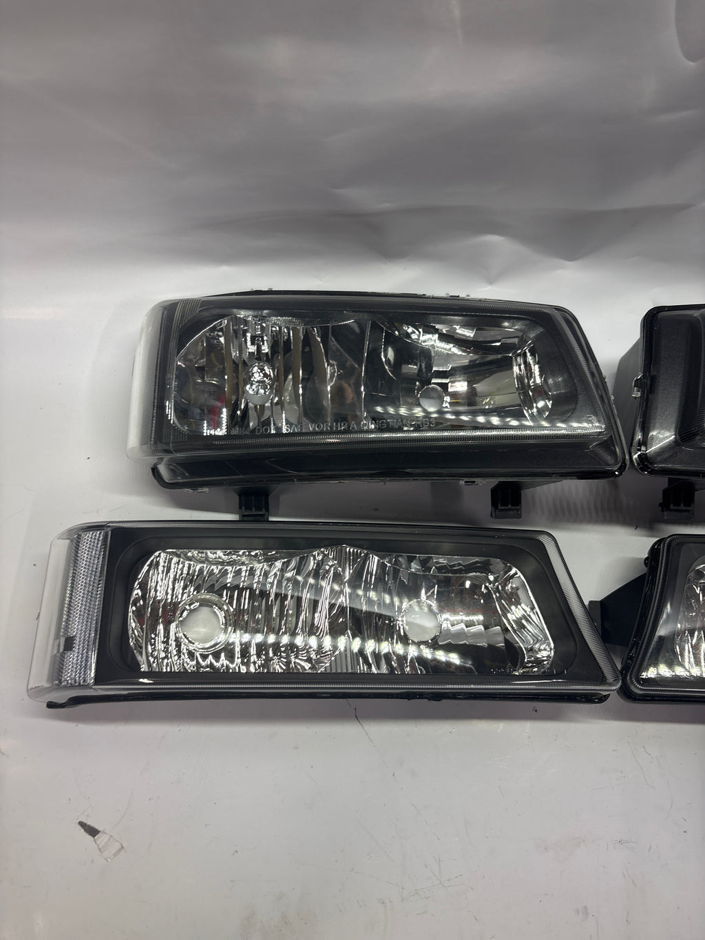 Open Box HL-OH-CS03-4P-BK-CL1 03-06 Chevy Silverado Black Clear Headlights