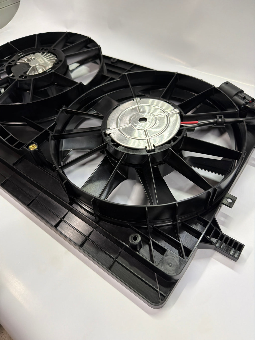 84153646 16-19 Chevrolet Volt Engine Cooling Fan Shroud
