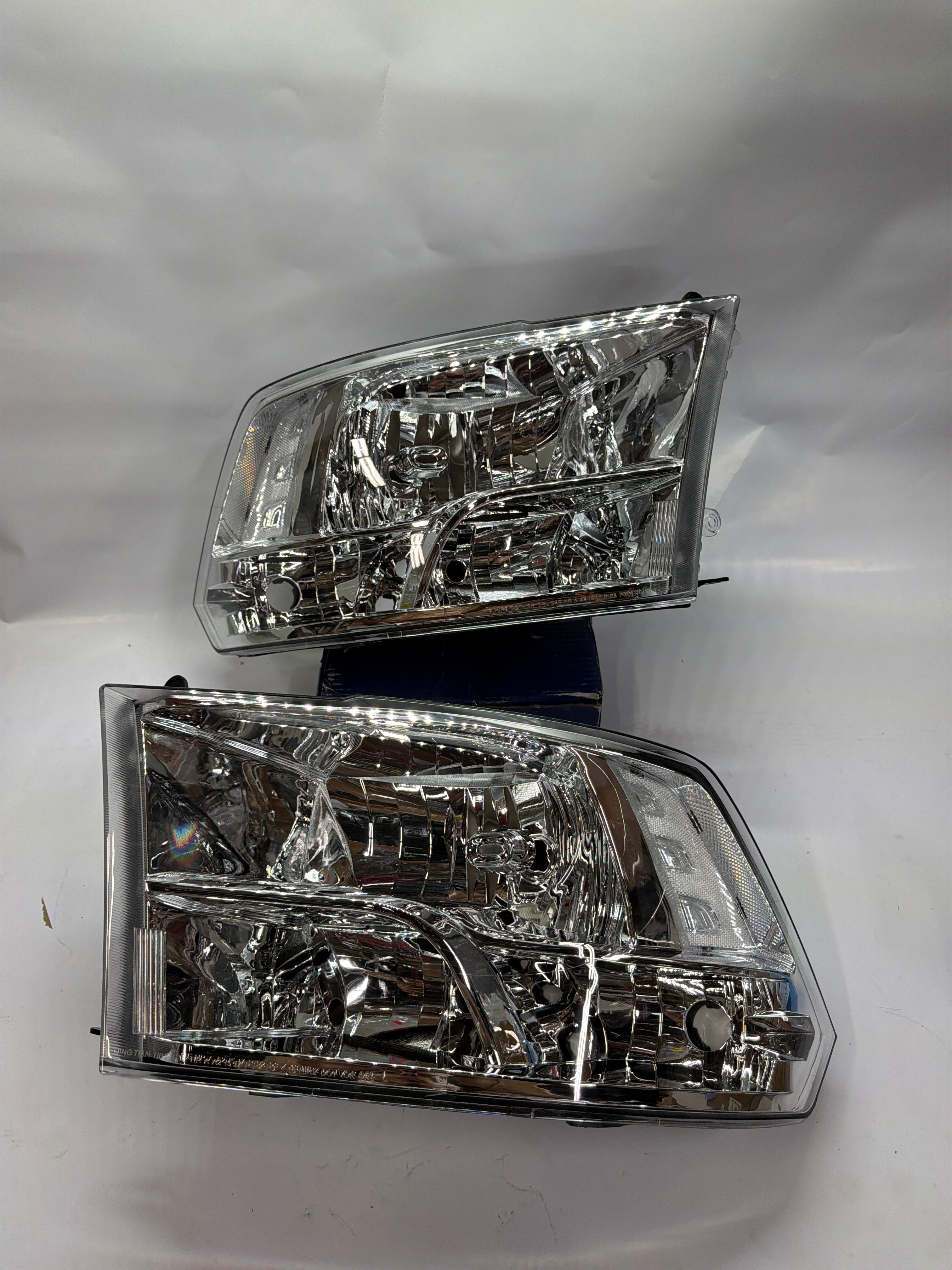 09-17 DODGE RAM 1500 10-17 DODGE RAM 2500 3500 CLEAR LENS CHROME HOUSING HEADLIGHTS