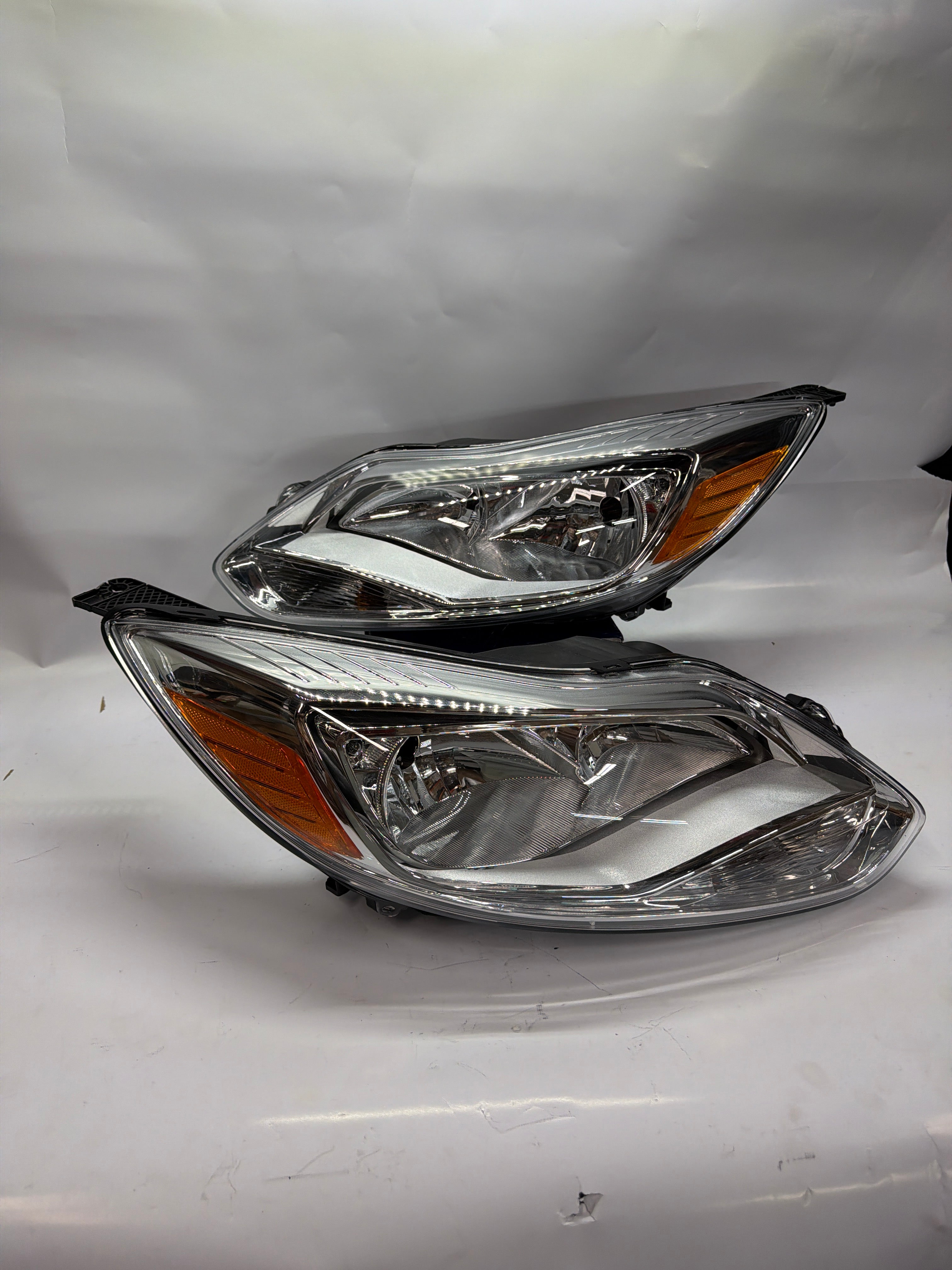 12-14 FORD FOCUS chrome amber pair of headlights
