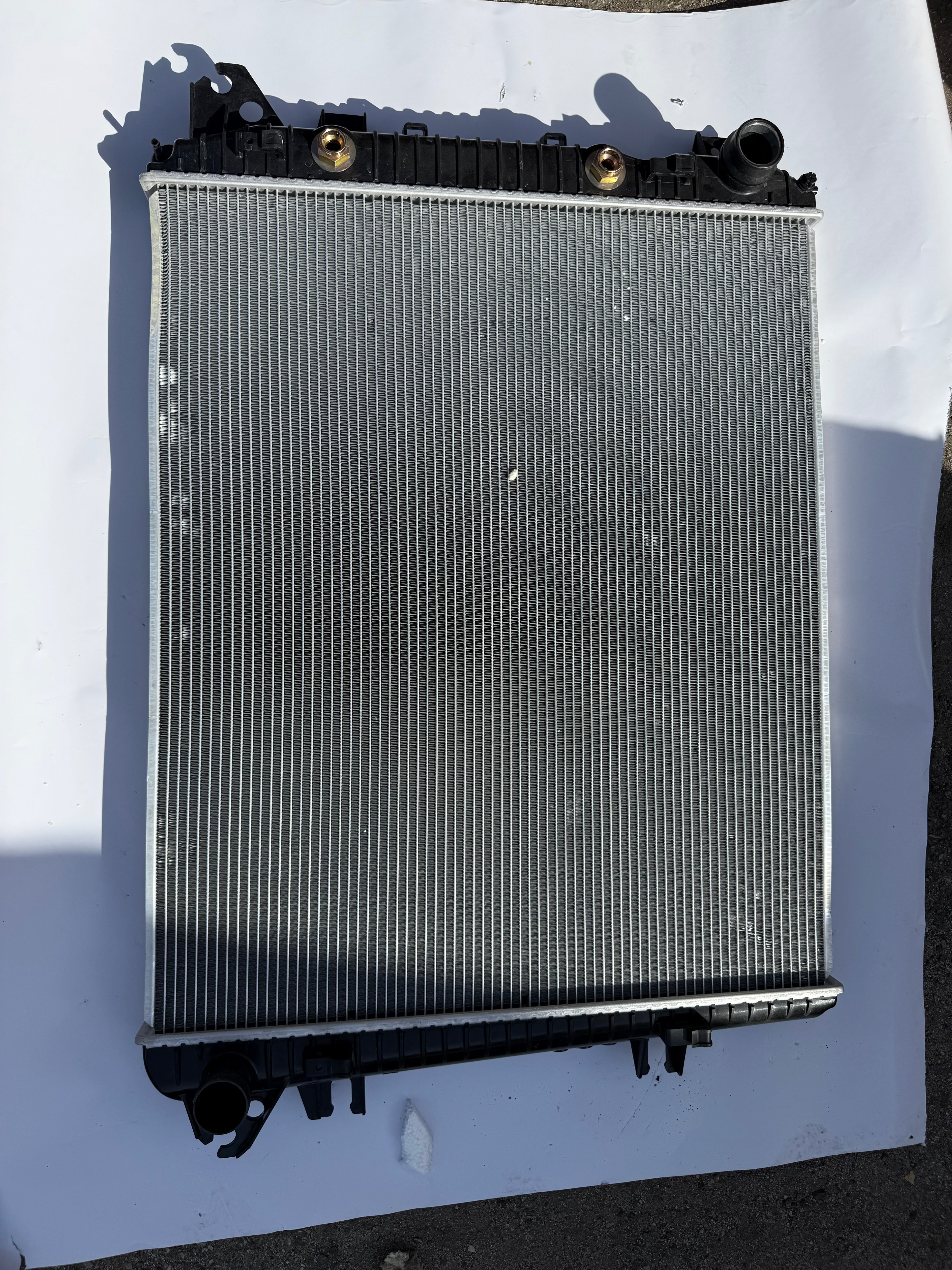 17-19 CHEVROLET SILVERADO / GMC SIERRA 2500 / 3500 6.6L TURBO OE STYLE REPLACEMENT RADIATOR