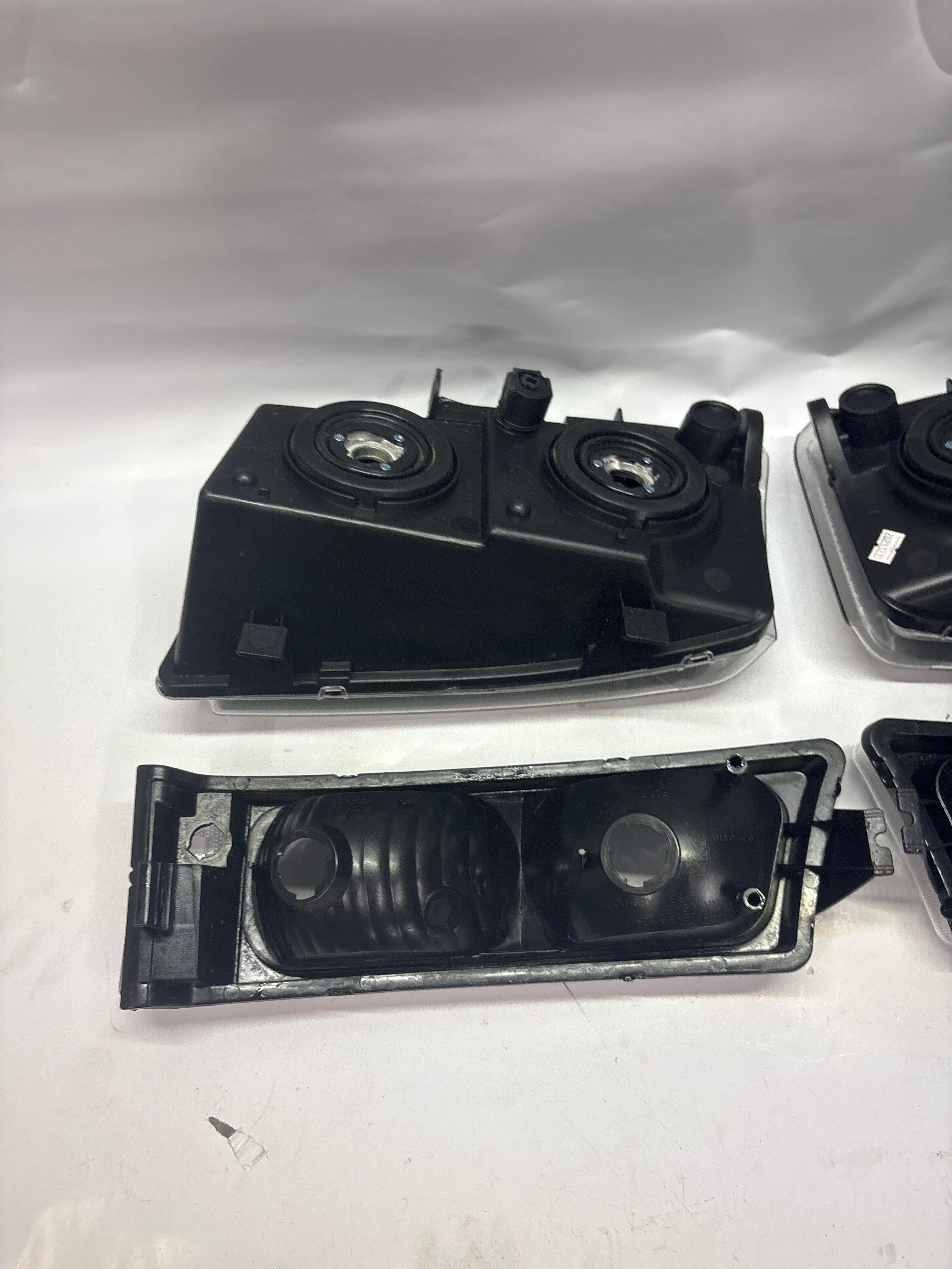 Open Box HL-OH-CS03-4P-BK-CL1 03-06 Chevy Silverado Black Clear Headlights