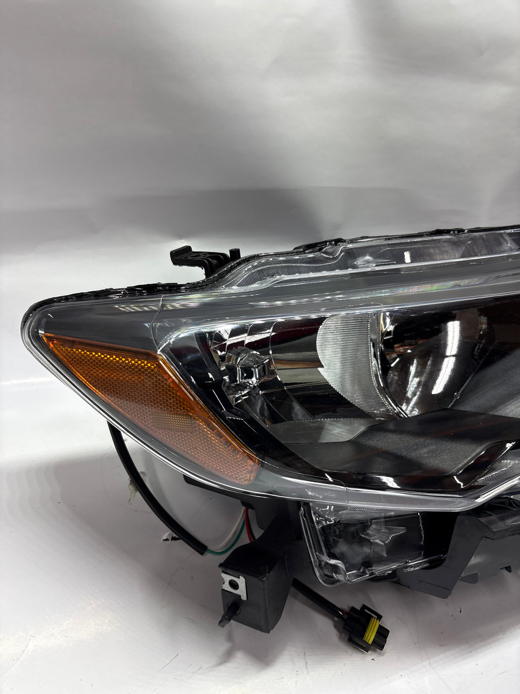 OEM-HL-0130-R Right Side Halogen/LED Headlight Compatible with 2017-2020 Rogue, Black Housing Amber Reflector