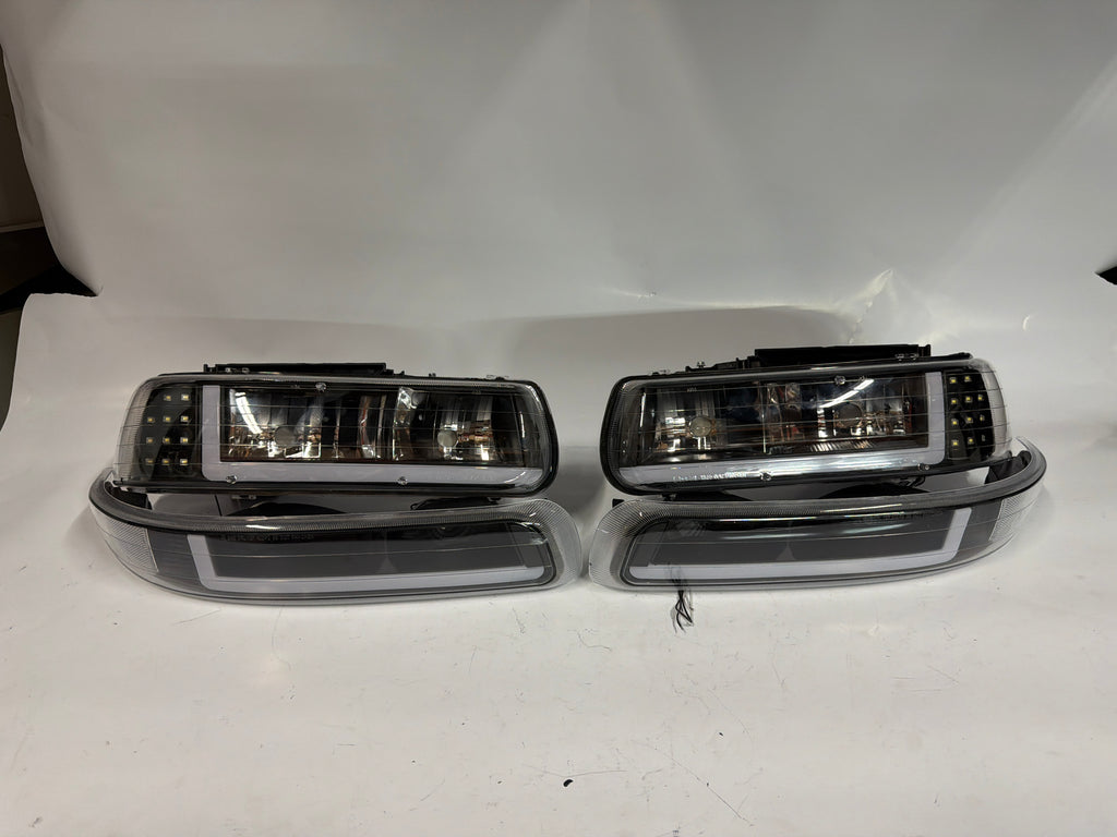 AS IS 99-02 CHEVY SILVERADO HEADLIGHTS 00-06 CHEVY TAHOE BLACK HOUSING LED TOP LEFT HAS A BROKEN TAB
