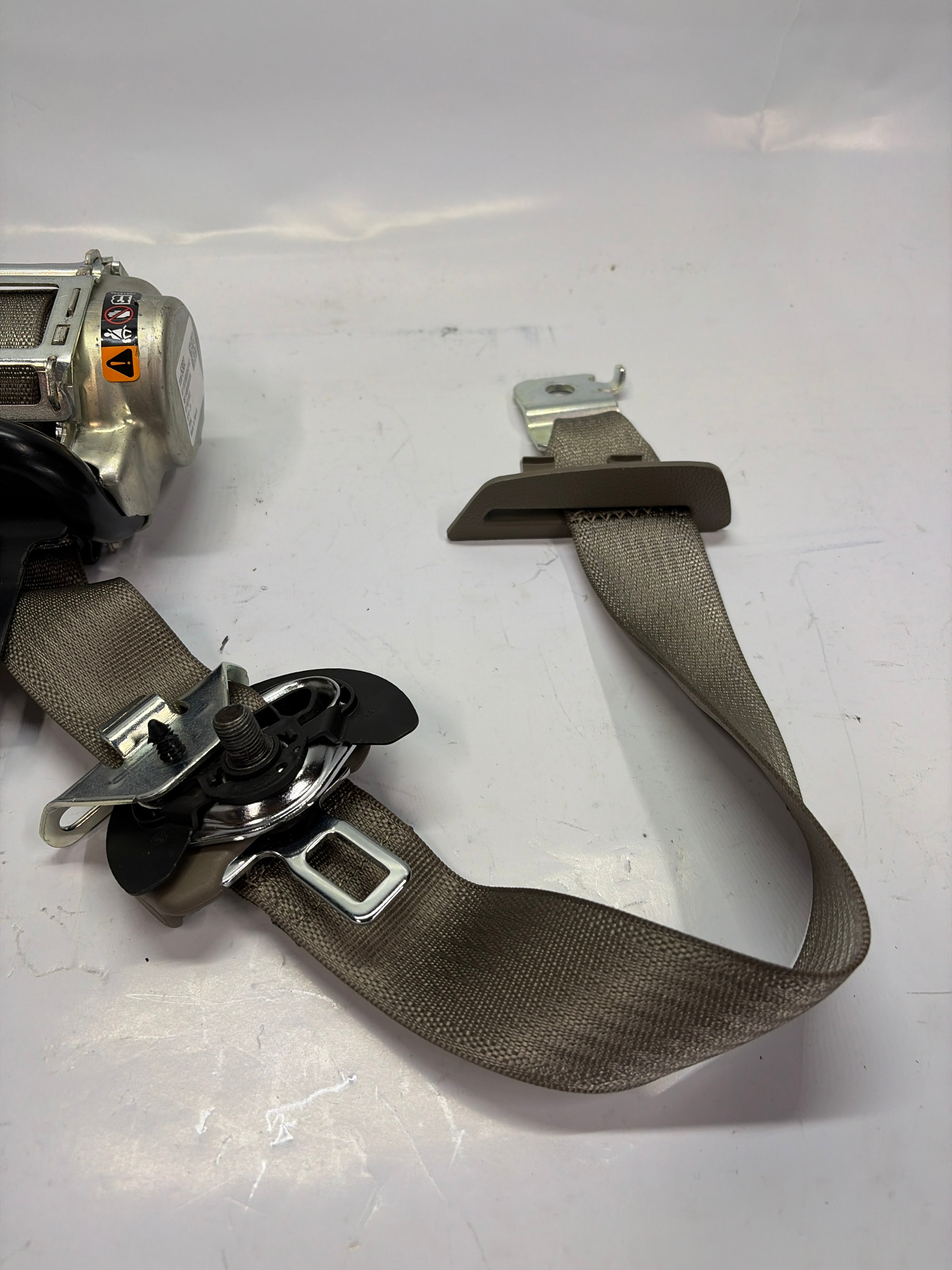 19351657 2015-2016 Chevrolet Silverado 1500 Right Passenger Seat Belt OEM A1