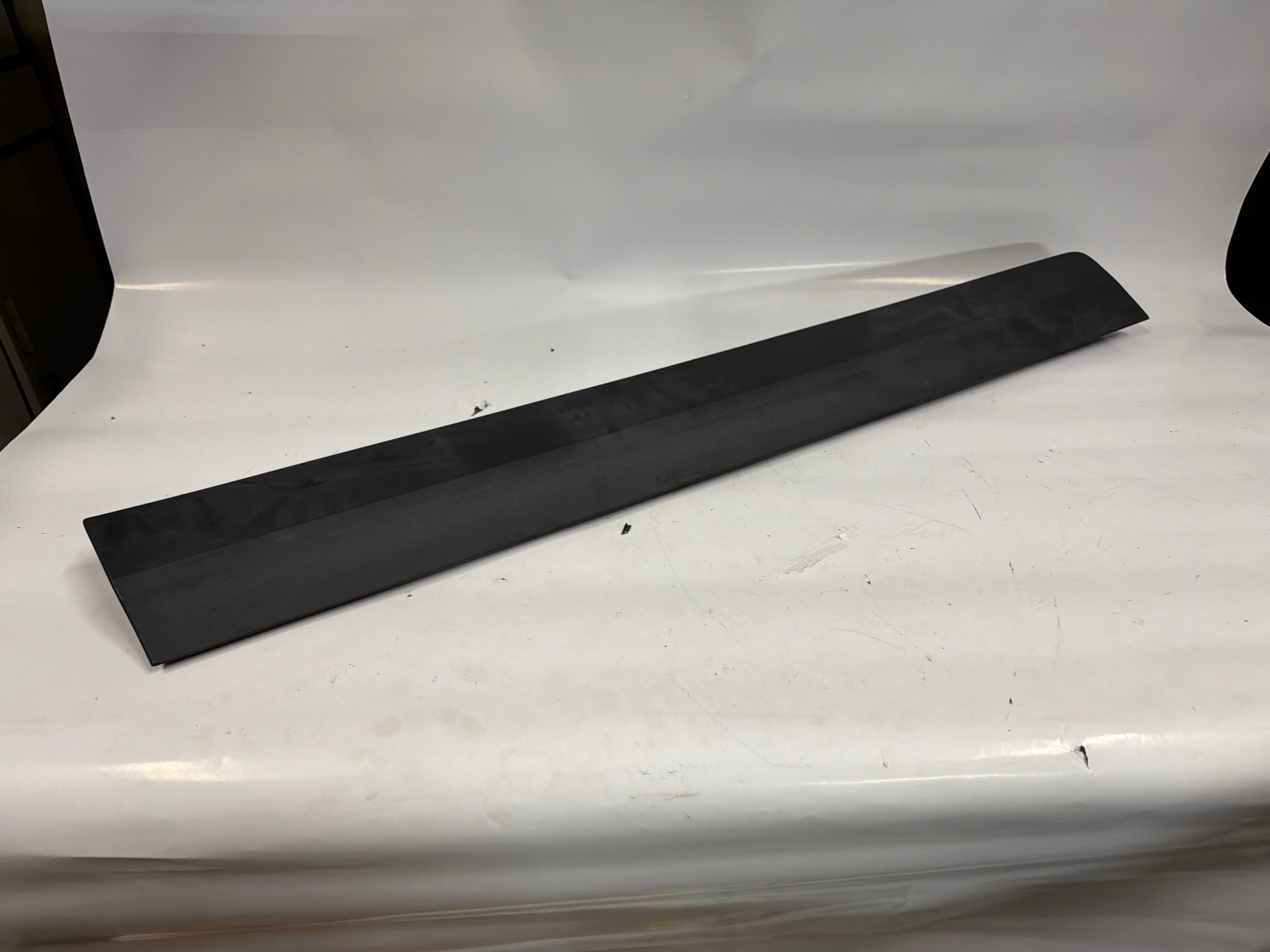 85617328 New Left Front Lower Door Trim Molding Black for Cadillac XT5 2017-2025