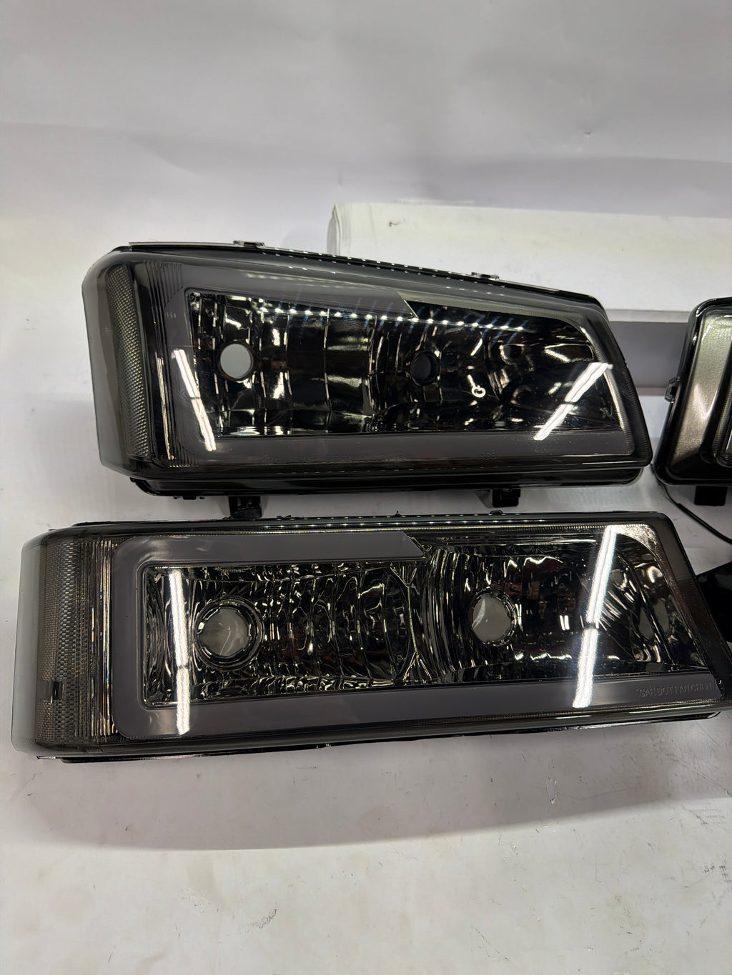 03-06 CHEVY SILVERADO SMOKED CLEAR HEADLIGHTS LED 3D