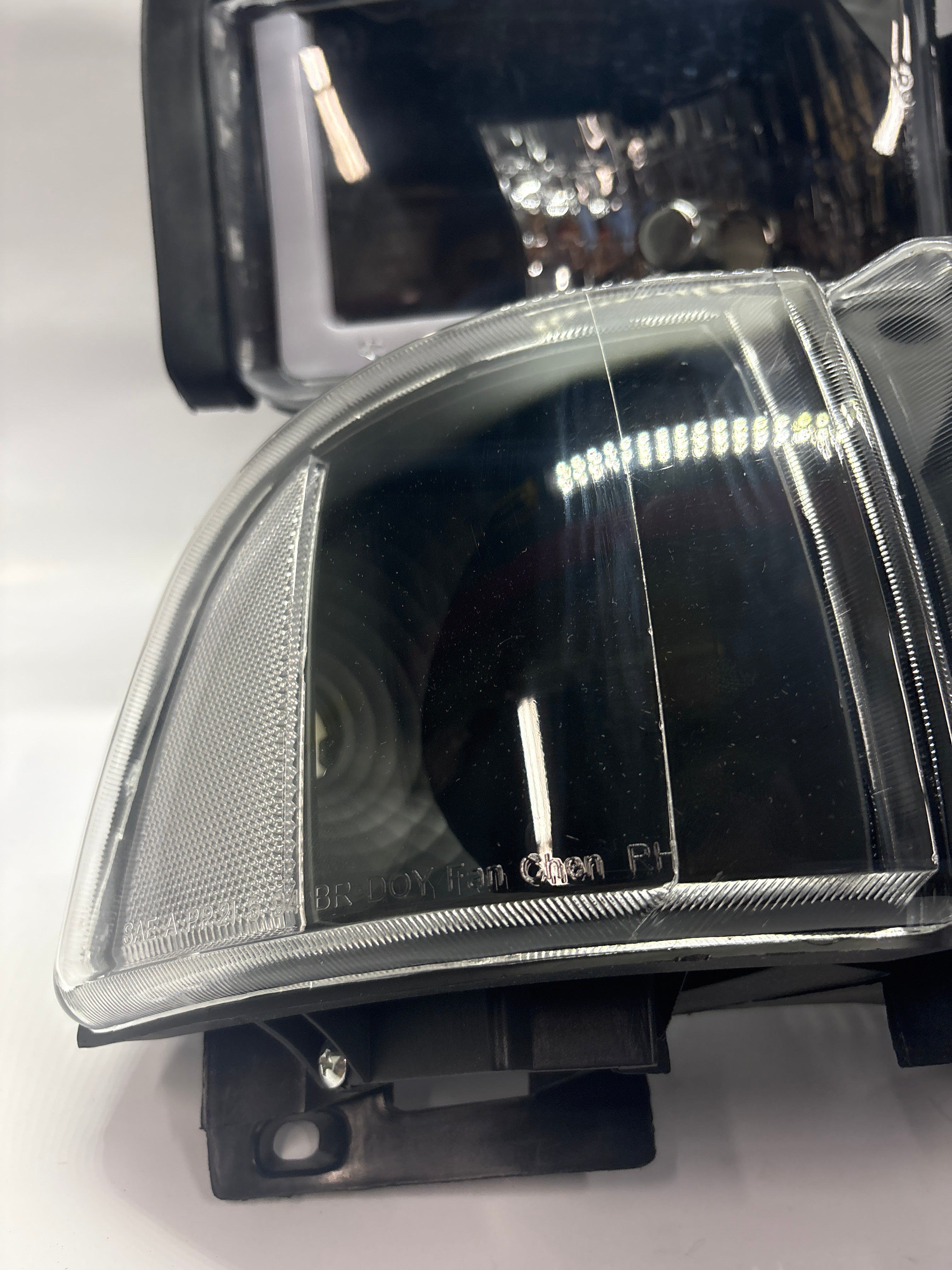 94-01 Dodge Ram 1500 94-02 Dodge Ram 2500 Black Clear LED Headlights 4pcs