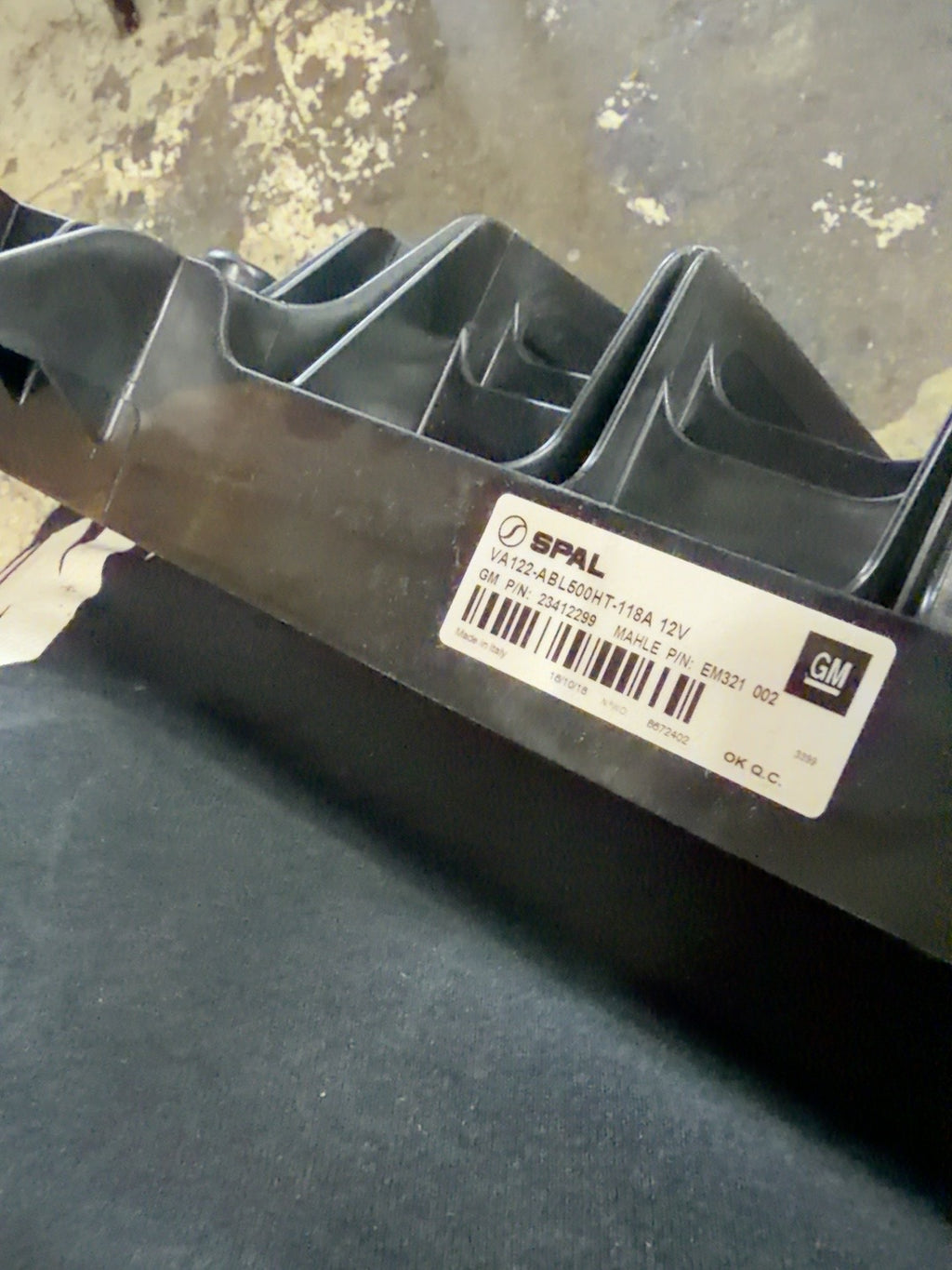 Actual GM 23412299 unit and identification label. Condition: unused with a broken tab; defect detail photo pending.