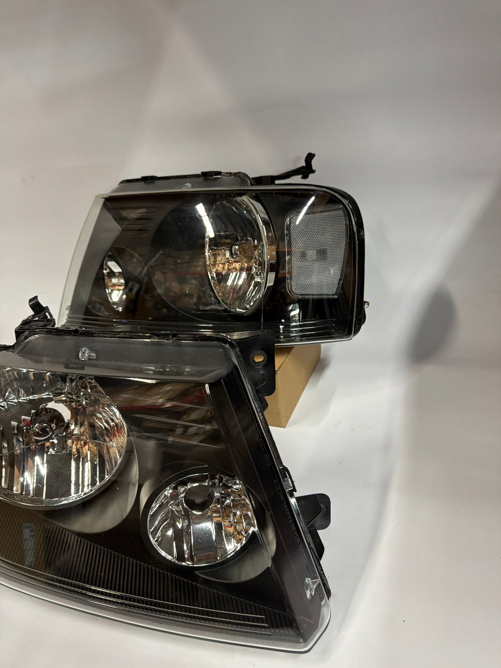 OPEN BOX 04-08 FORD F-150 BLACK HOUSING HEADLIGHTS