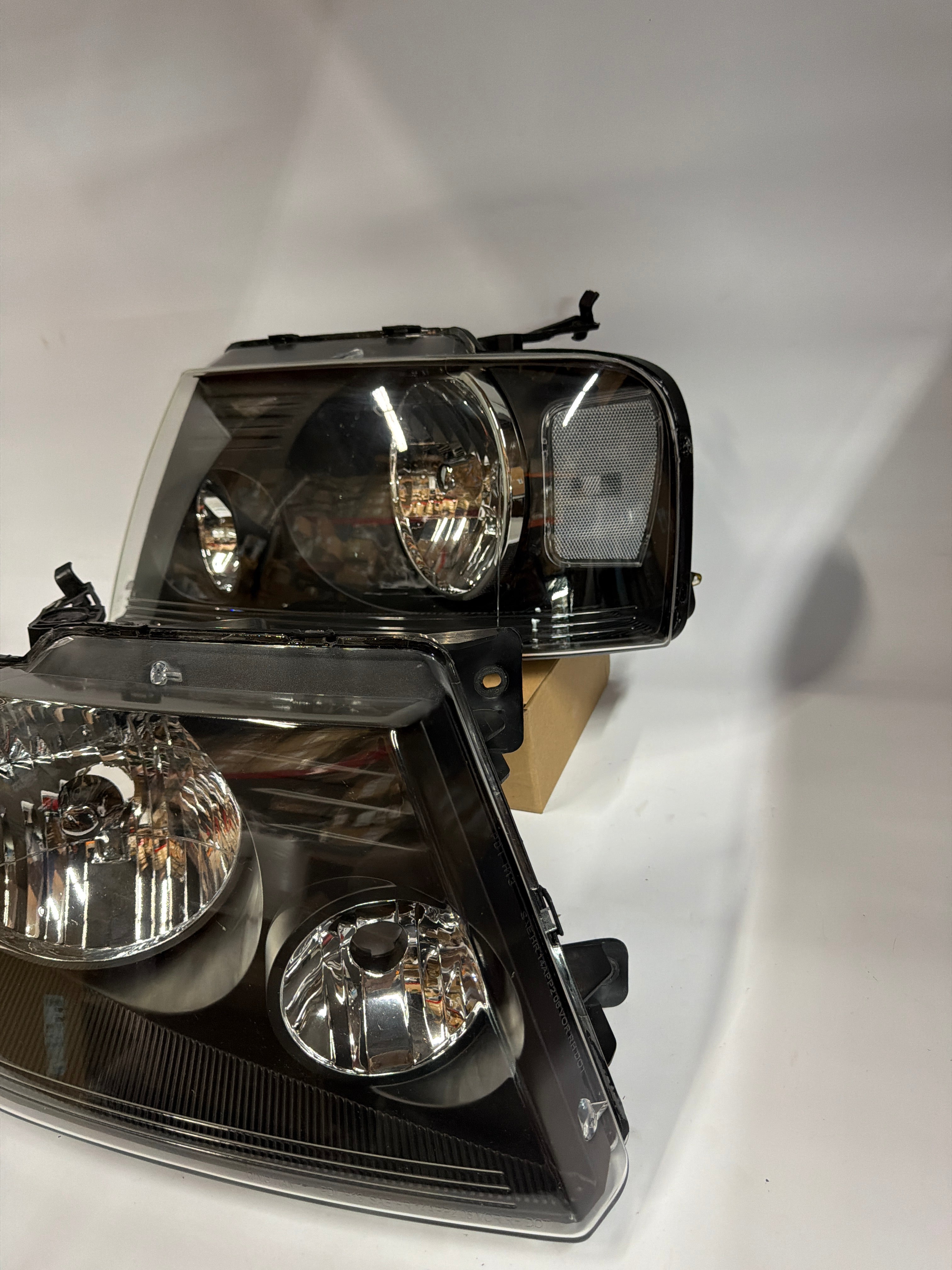 OPEN BOX 04-08 FORD F-150 BLACK HOUSING HEADLIGHTS