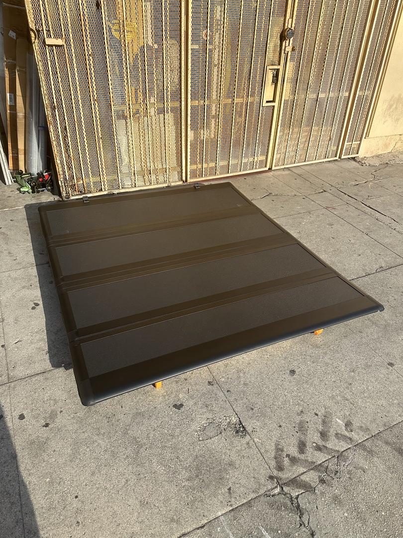 FLUSH-HARD-031 HARD FLUSH TRIFOLD BE COVER 5.8FT CHEVROLET GMC SILVERADO SIERRA