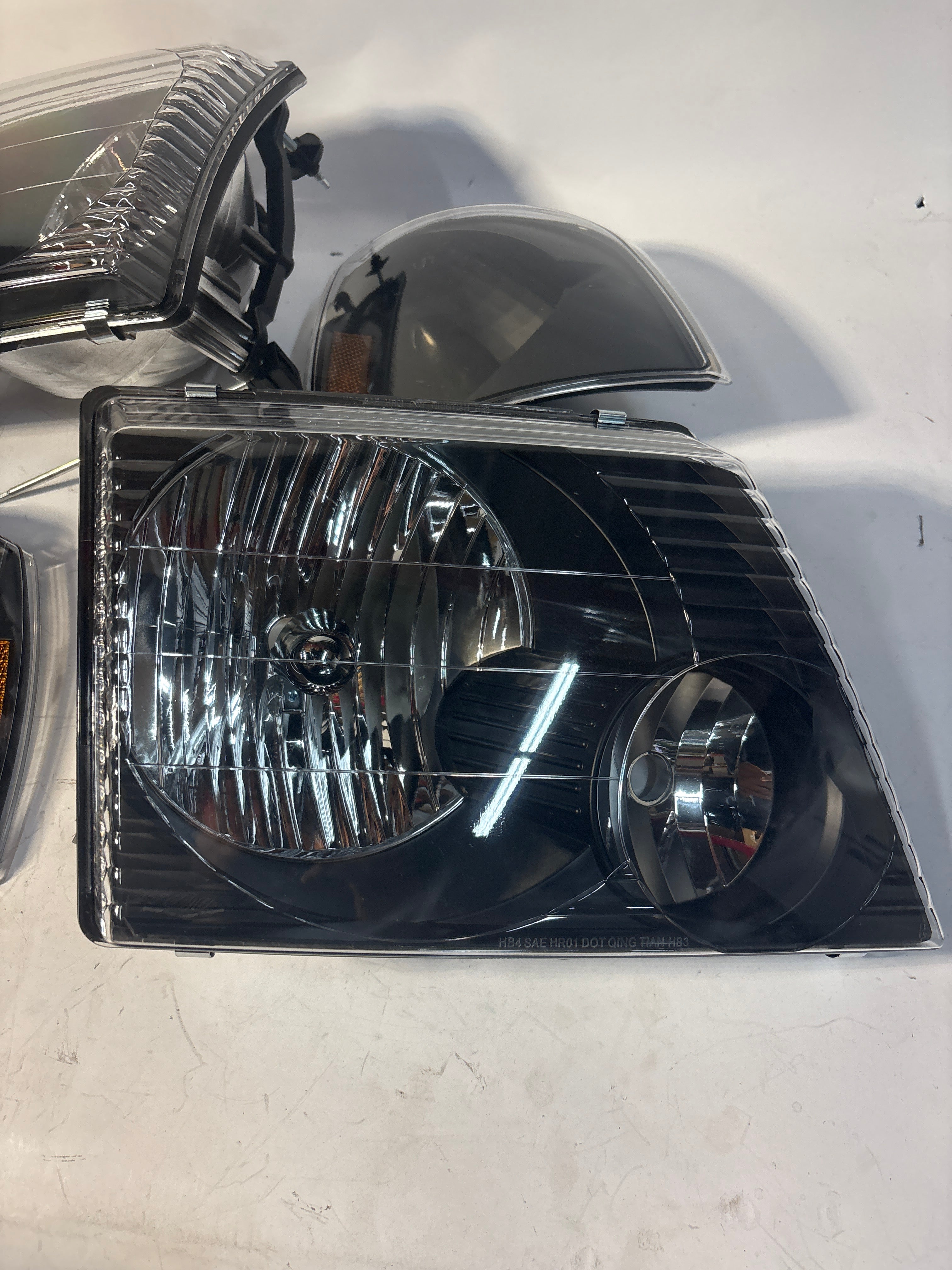 01-03 Ford Explorer / 01-05 Ford Explorer Sport Trac Black Amber Headlights