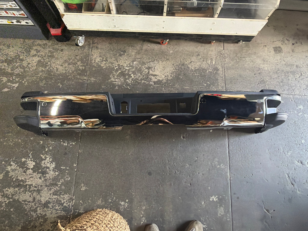 15-18 CHEVY SILVERADO / GMC SIERRA 2500HD 3500HD CHROME REAR BUMPER STEP