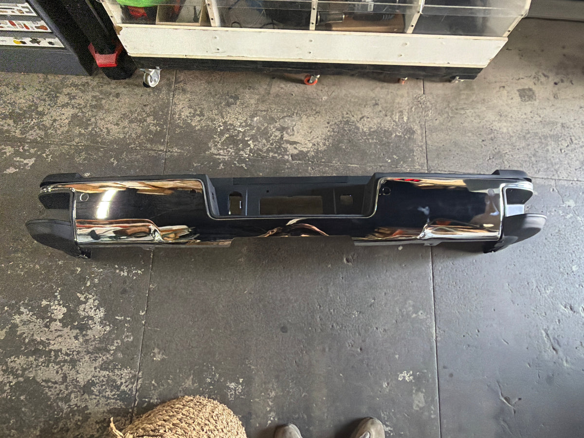 15-18 CHEVY SILVERADO / GMC SIERRA 2500HD 3500HD CHROME REAR BUMPER STEP
