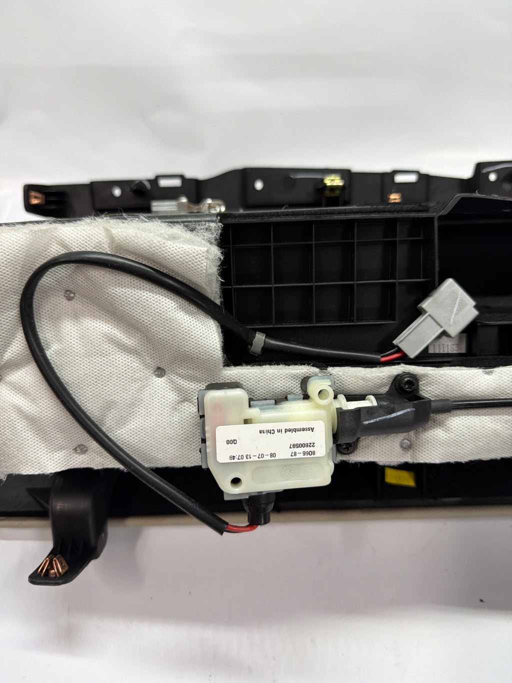 23158641 Shale Instrument Panel Compartment - GM GLOVE BOX 13-19 CADILLAC XTS