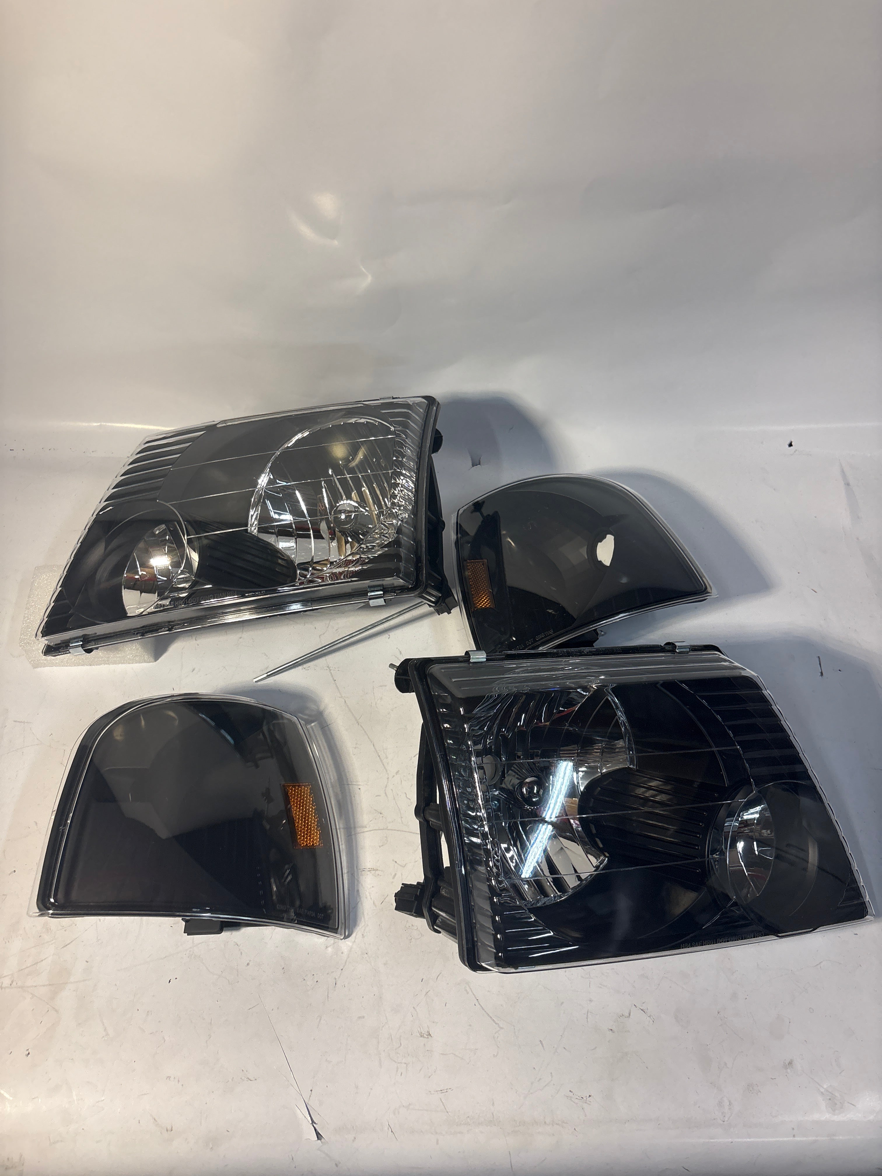 01-03 Ford Explorer / 01-05 Ford Explorer Sport Trac Black Amber Headlights