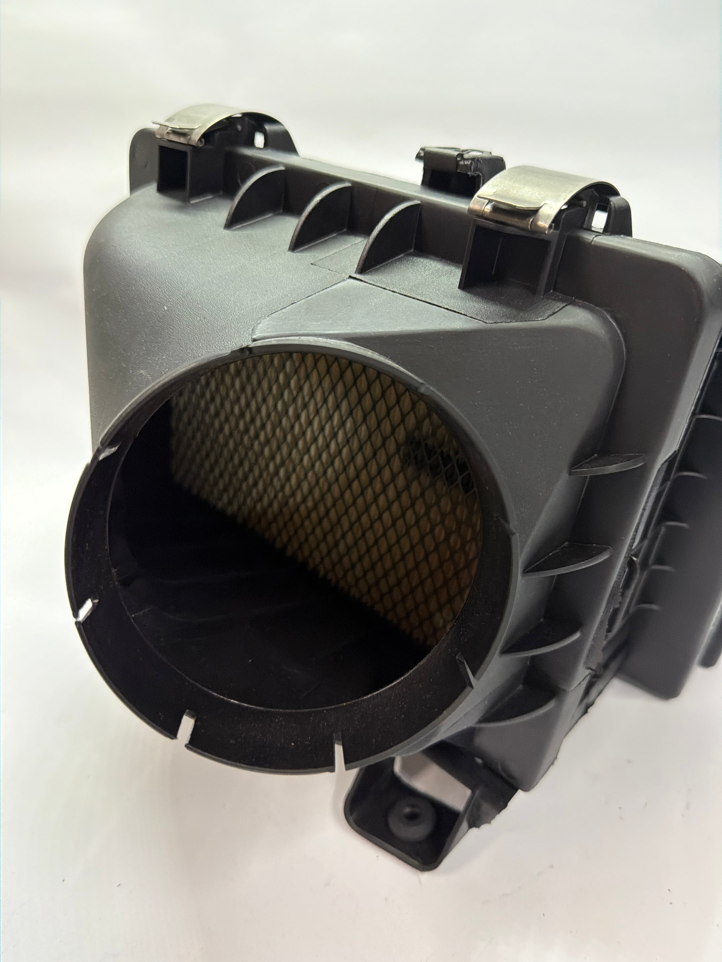 19201285 NEW OEM GM Engine Intake Air Cleaner Assembly CADILLAC Deville Seville 98-03
