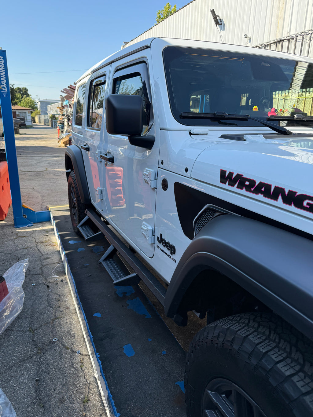 18-ON JEEP WRANGLER 4DR JL OFF ROAD STYLE STEPPER POWDER COAT RUNNING BOARDS ESTRIBOS
