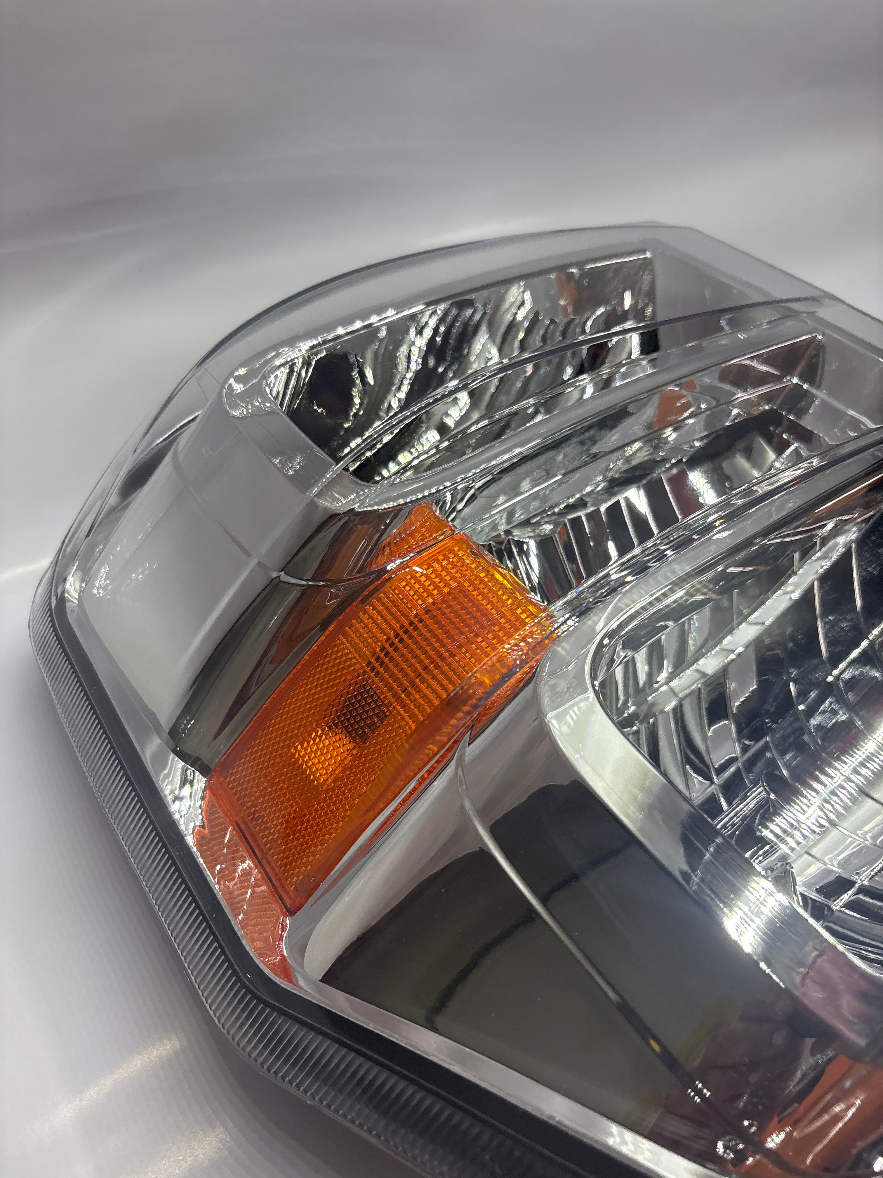 08-26 Ford E-150 E-250 E-350 Van Super Duty Passenger Side Chrome Amber Headlight