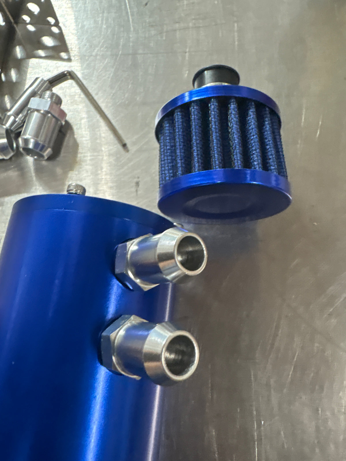 DNA Motoring Universal Blue Aluminum Oil Catch Can Kit with Breather - PT-ZTL-9044-LB