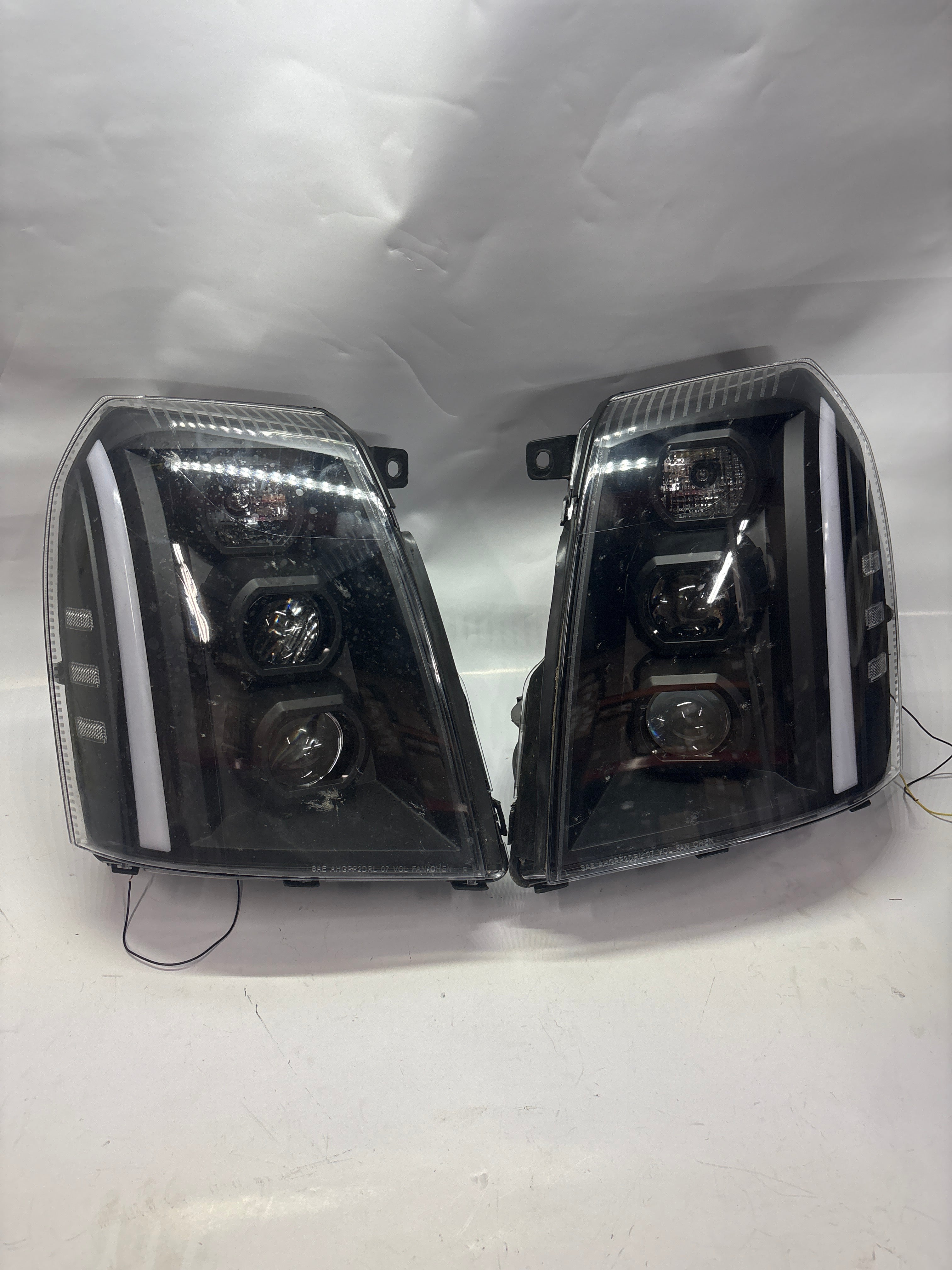 HL-LB-CE07-BK-CL1-ASIS 07-14 Cadillac Escalade Black Clear LED Headlights USED