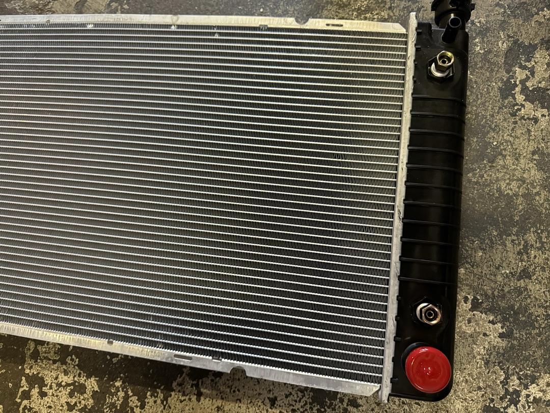 1-ROW OE STYLE BOLT-ON ALUMINUM CORE RADIATOR COMPATIBLE WITH 94-99 C/K1500 2500 3500  OEM-RA-1693
