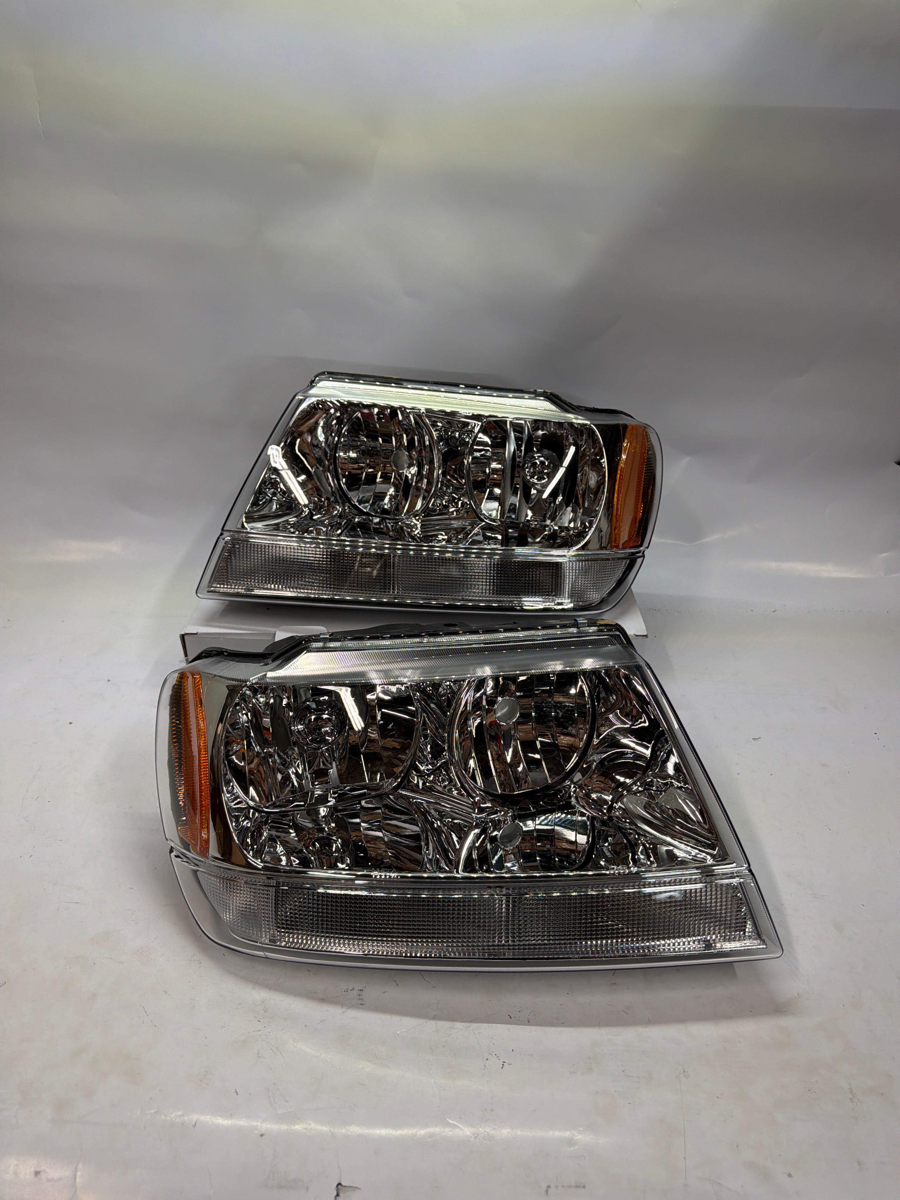 99-04 JEEP GRAND CHEROKEE CHROME HOUSING AMBER CORNER HEADLIGHTS