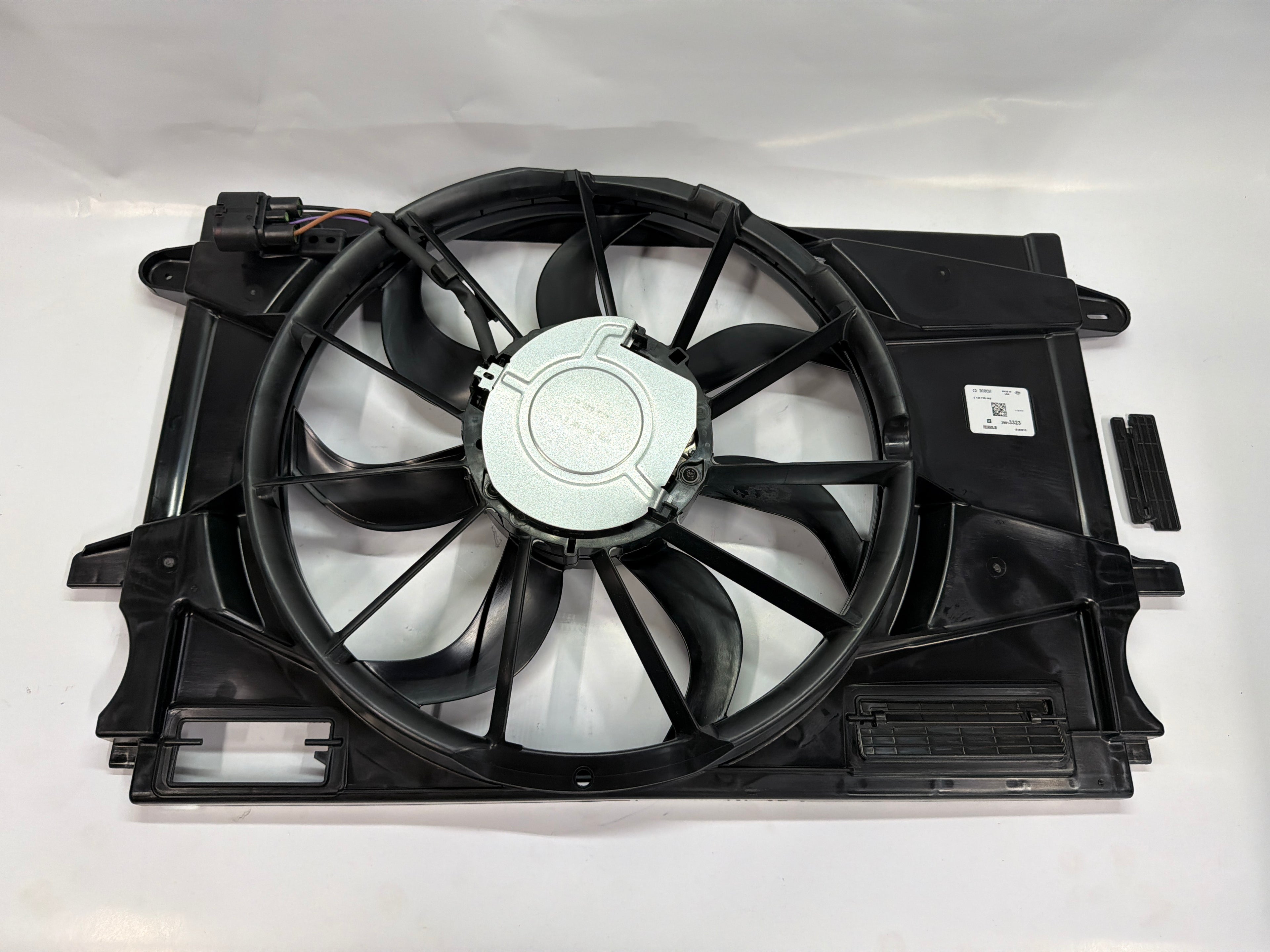 39013323 GM Engine Cooling Fan Assembly W/ Shroud For 2017-2019 Chevy Cruze 1.4 Liters
