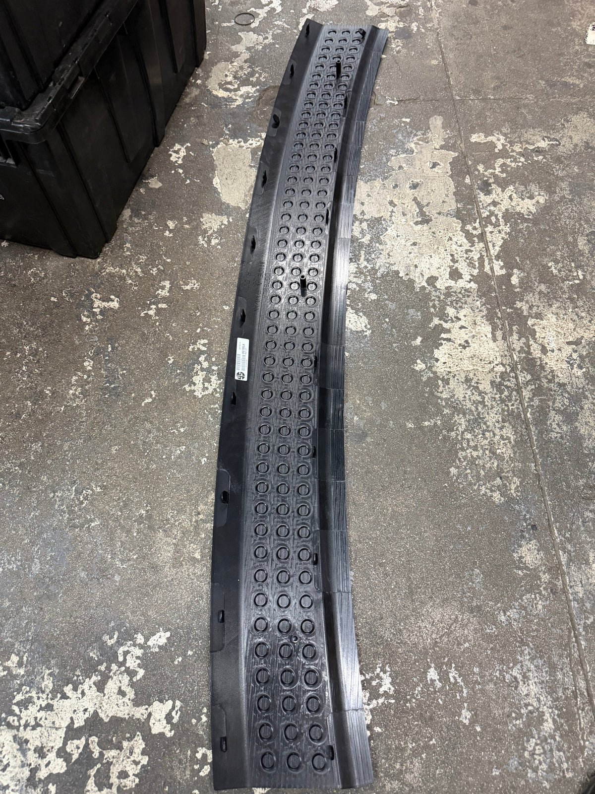 Black Rear Bumper Step Pad – 2007–2009 Dodge Durango / Chrysler Aspen