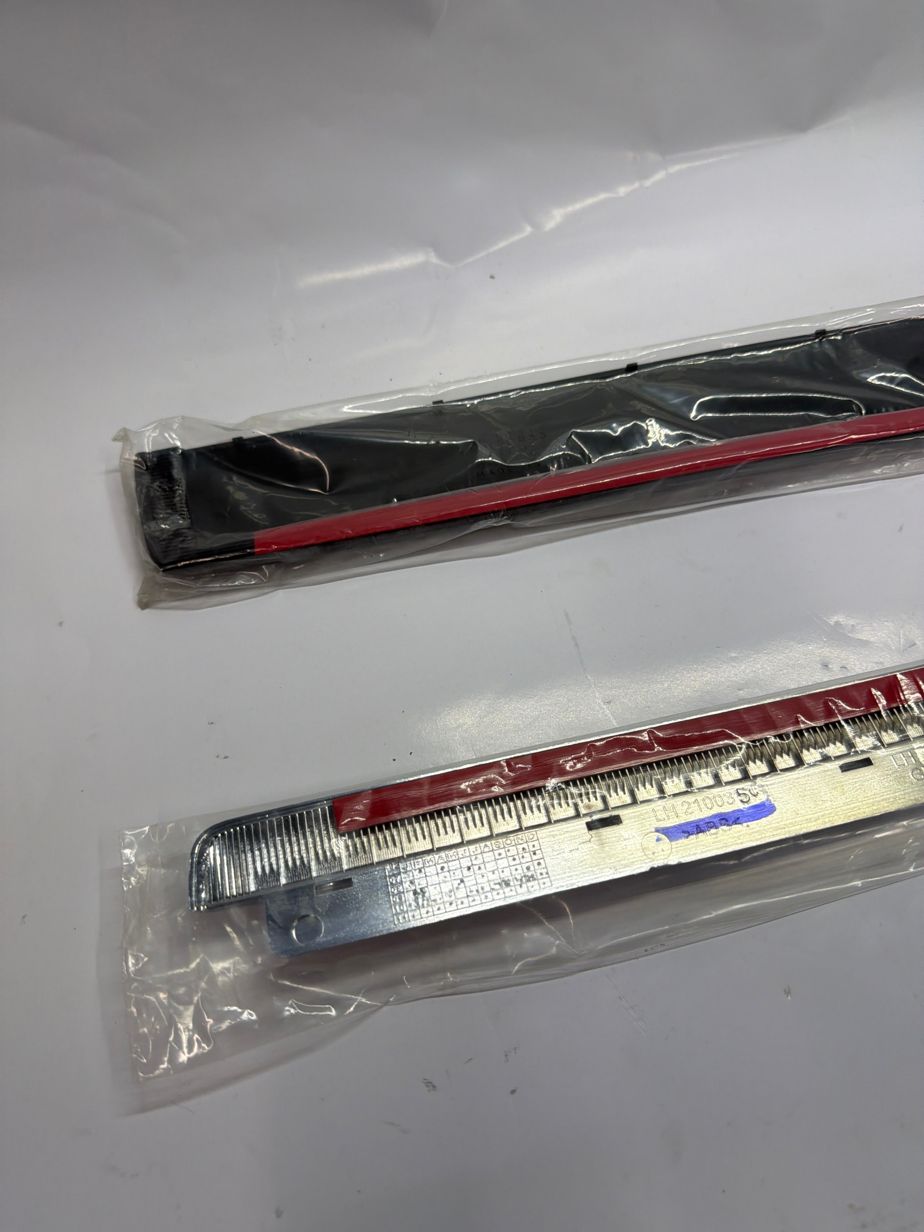 15950533 2010-2014 YUKON XL SILVERADO SIERRA 2500 HD DOOR MOLDING REAR DRIVER SIDE WITH CHROME