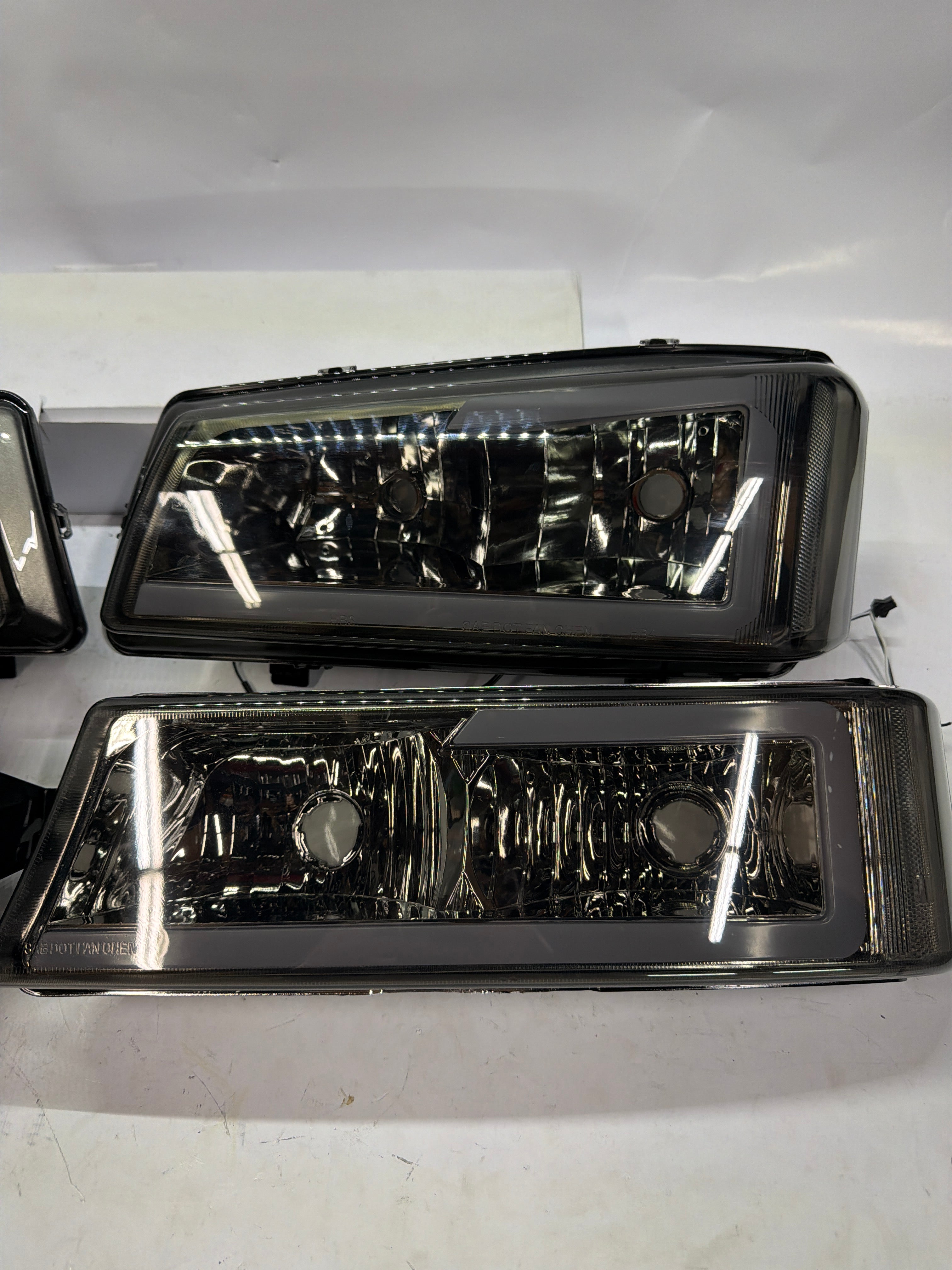 03-06 CHEVY SILVERADO SMOKED CLEAR HEADLIGHTS LED 3D