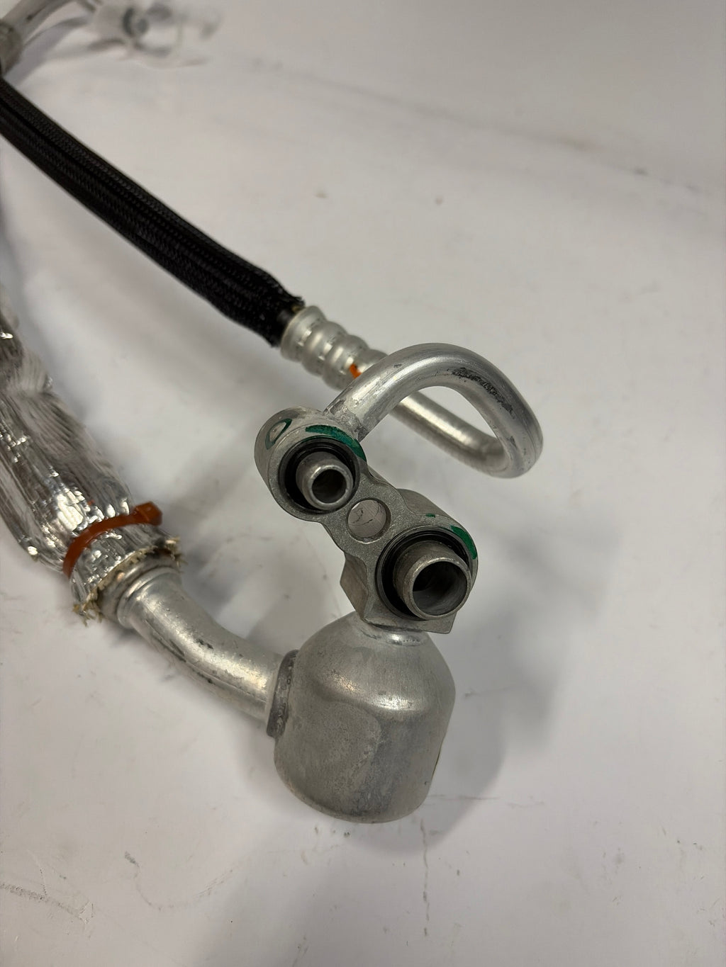 84571101 For 2018-2024 Chevy Equinox GMC Terrain 1.5L A/C Hose Assembly 84794652 4813474