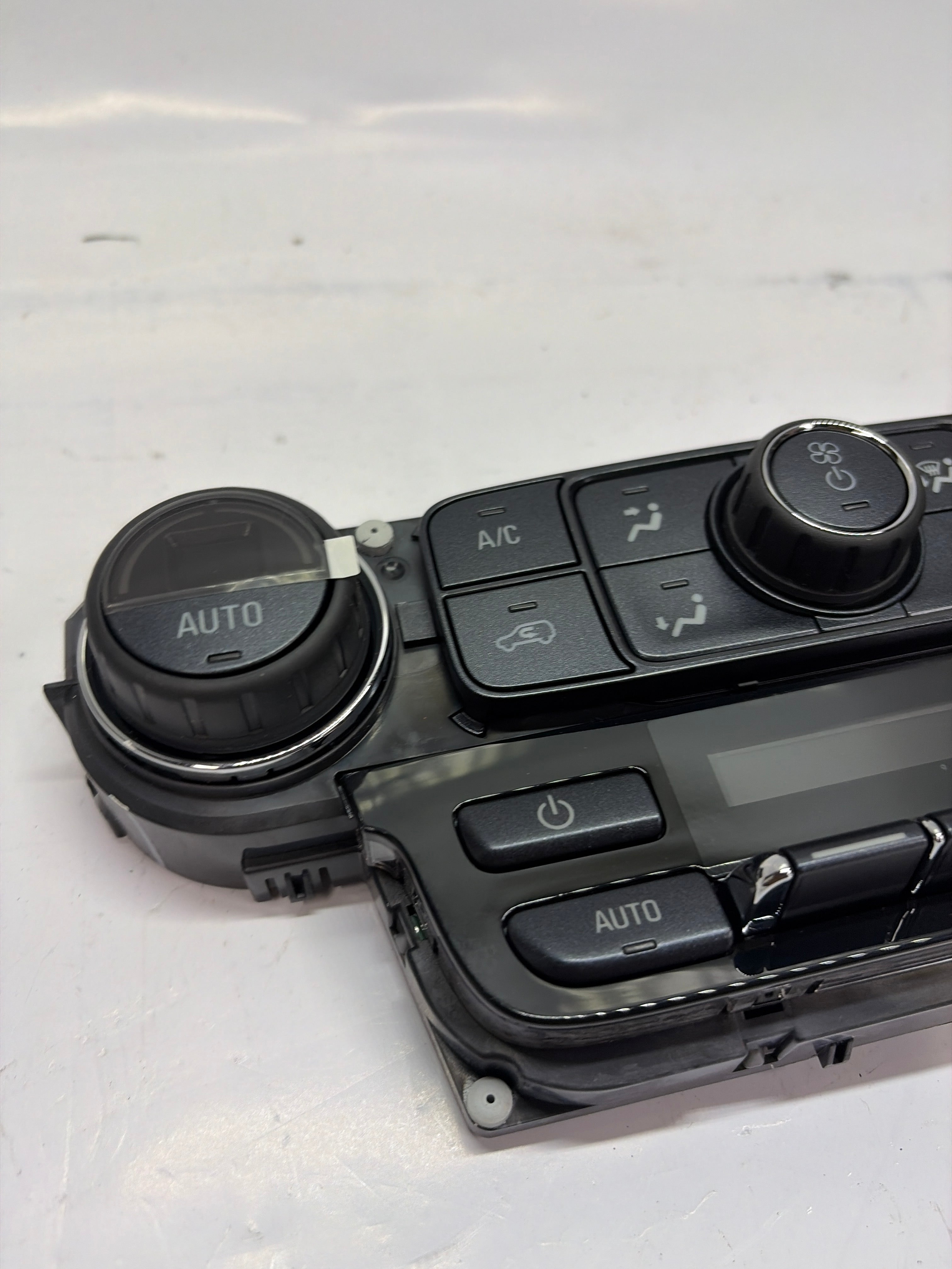 84412941 15-74932 AC Delco Climate Control Unit for GMC Yukon XL 2015-2016