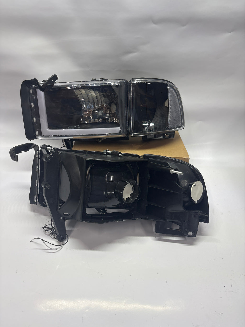 94-01 Dodge Ram 1500 94-02 Dodge Ram 2500 Black Clear LED Headlights 4pcs