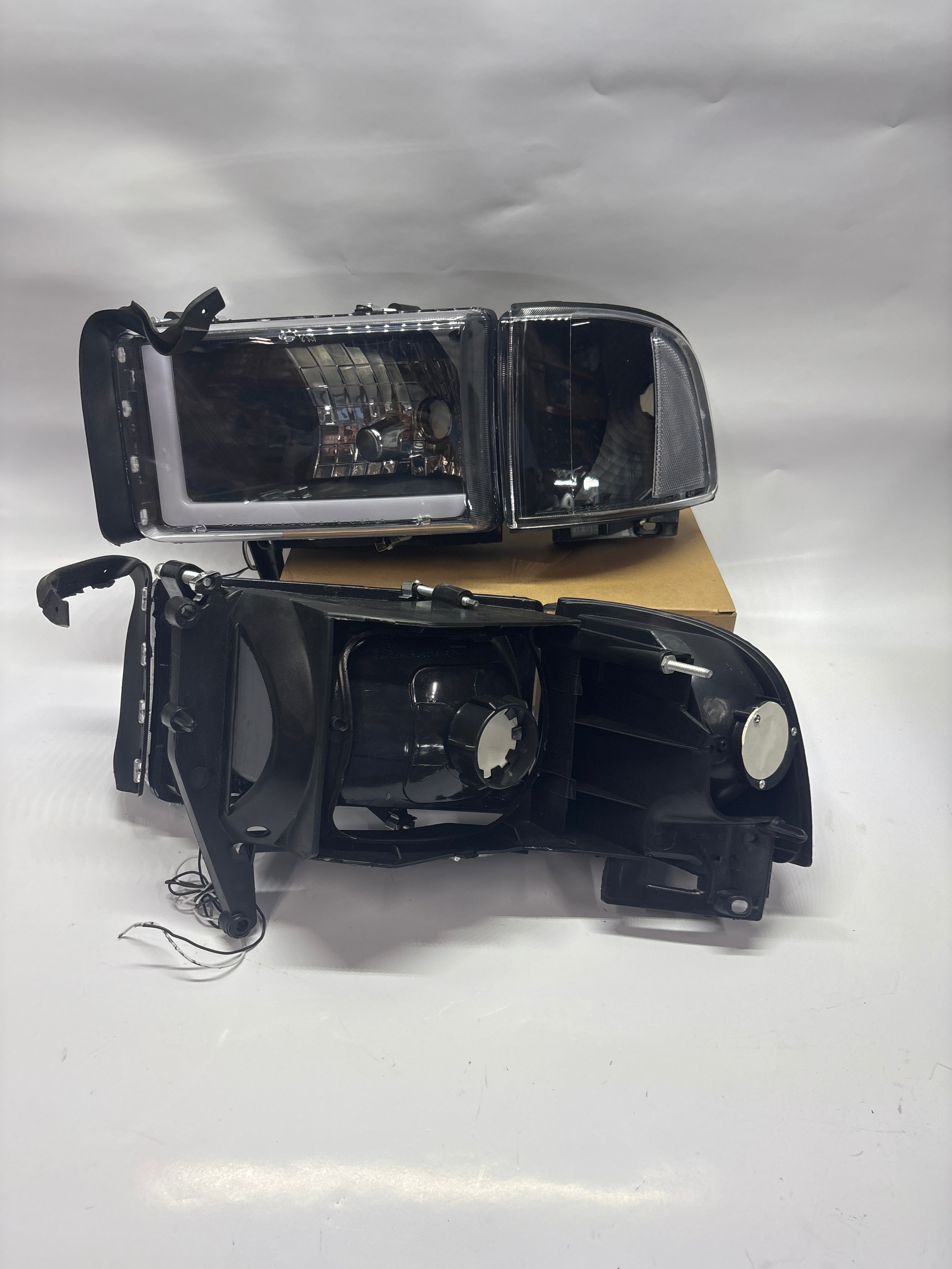 94-01 Dodge Ram 1500 94-02 Dodge Ram 2500 Black Clear LED Headlights 4pcs