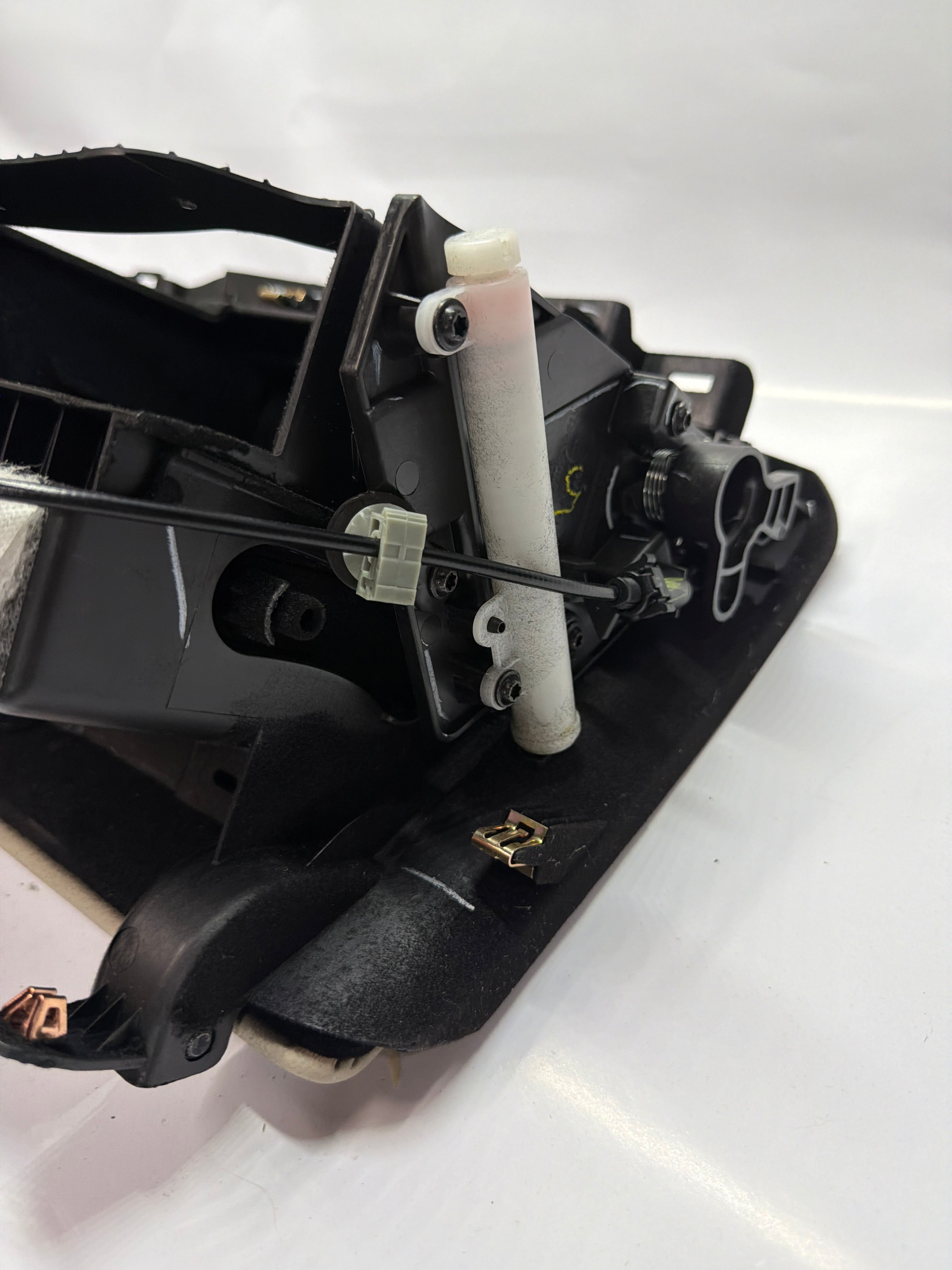 23158641 Shale Instrument Panel Compartment - GM GLOVE BOX 13-19 CADILLAC XTS
