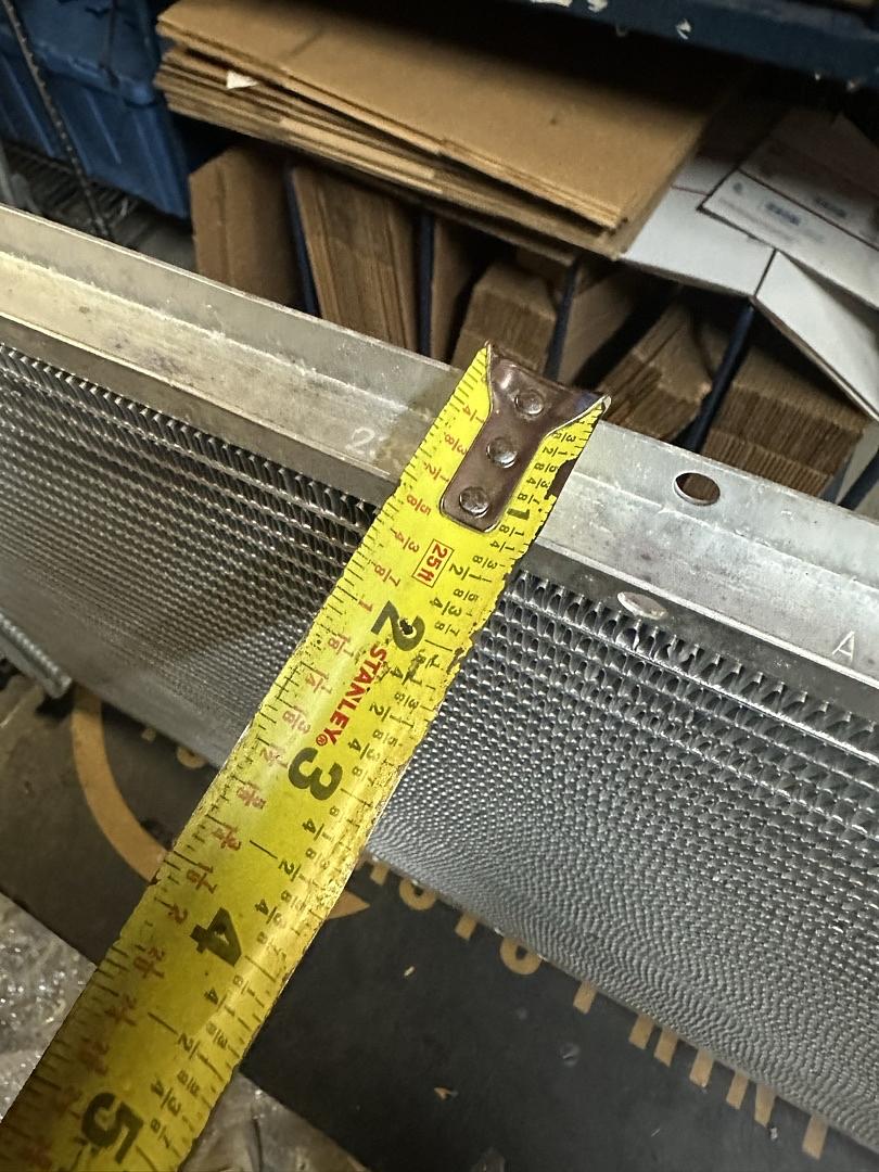 28'' RADIATOR COMPATIBLE WITH 99-07 ESCALADE/SILVERADO/SIERRA 1500 2500 / SUBURBAN/YUKON, OE STYLE ALUMINUM CORE DIRECT FIT RADIATOR, 1-5/16" INLET / 1-9/16" OUTLET OEM-RA-2334