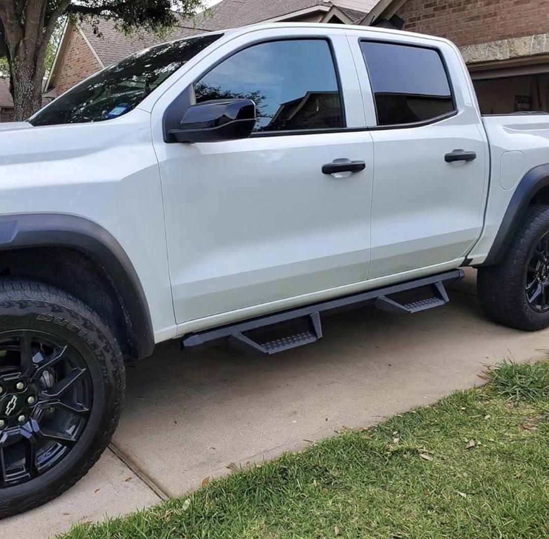 15-26 CHEVROLET COLORADO CREW CAB OFF ROAD POWDER COATED RUNNING BOARDS SIDESTEPS STEPPERS ESCALON