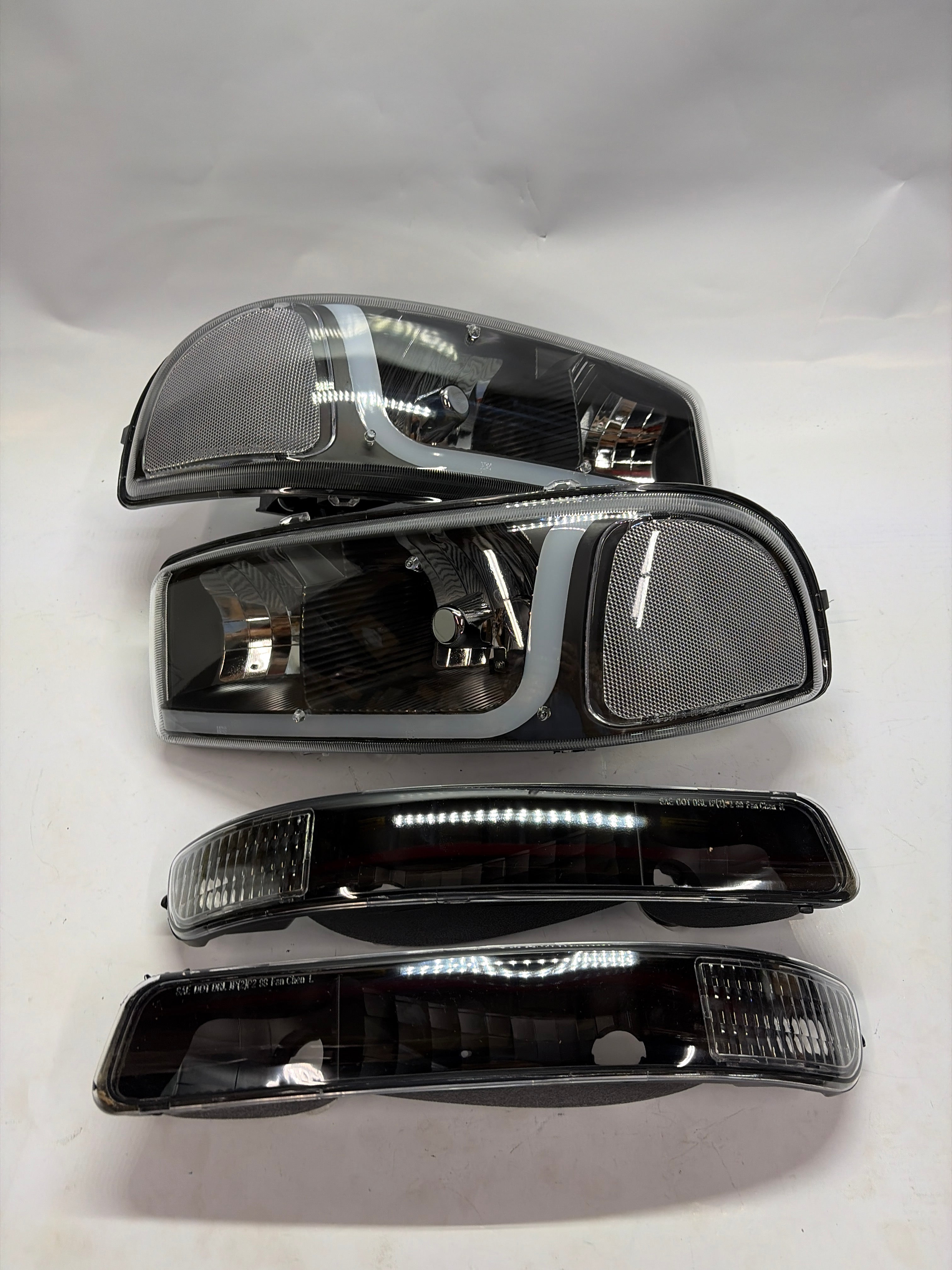 99-06 GMC SIERRA YUKON BLACK HOUSING WITH CLEAR LED