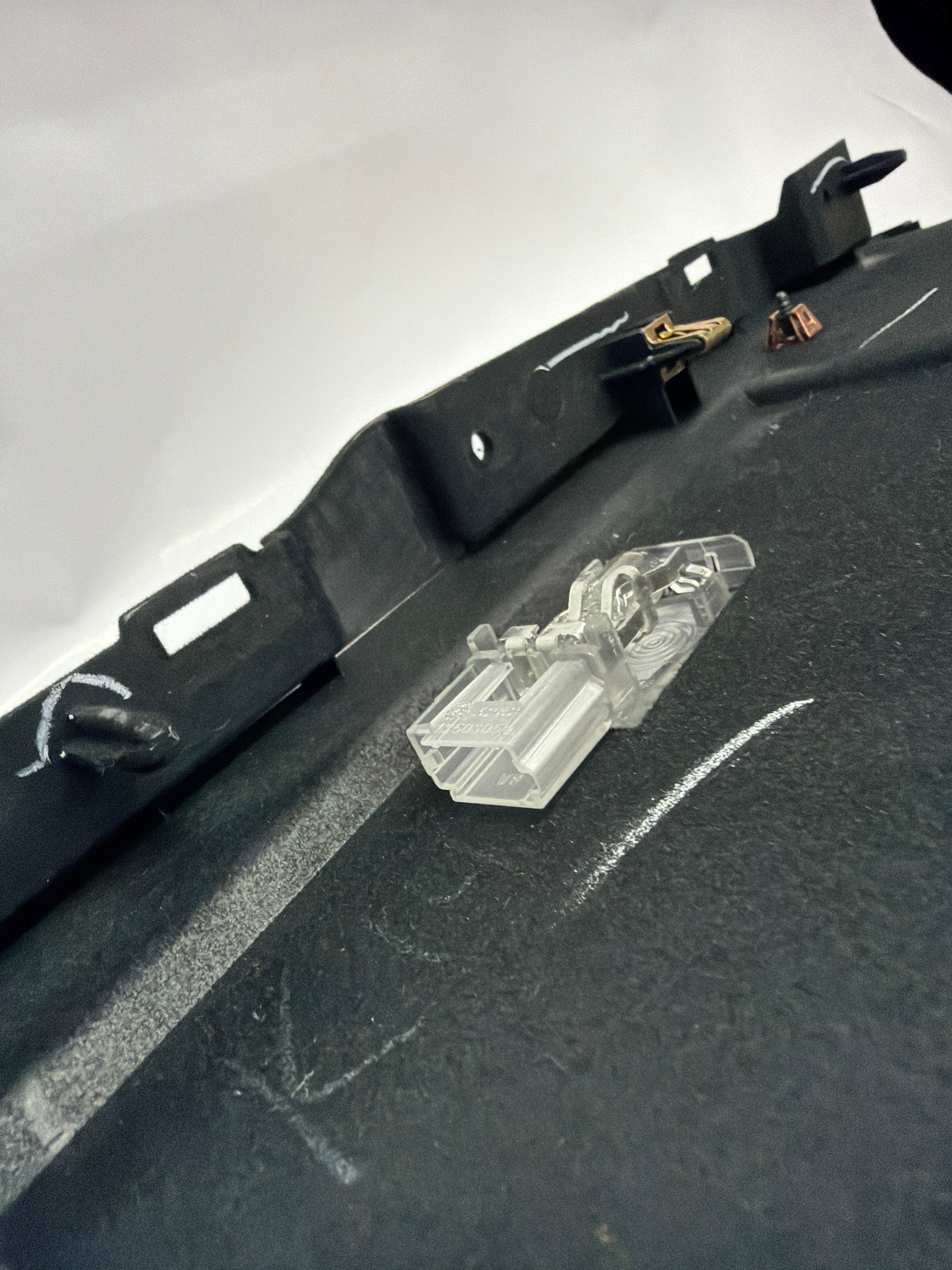 23158641 Shale Instrument Panel Compartment - GM GLOVE BOX 13-19 CADILLAC XTS